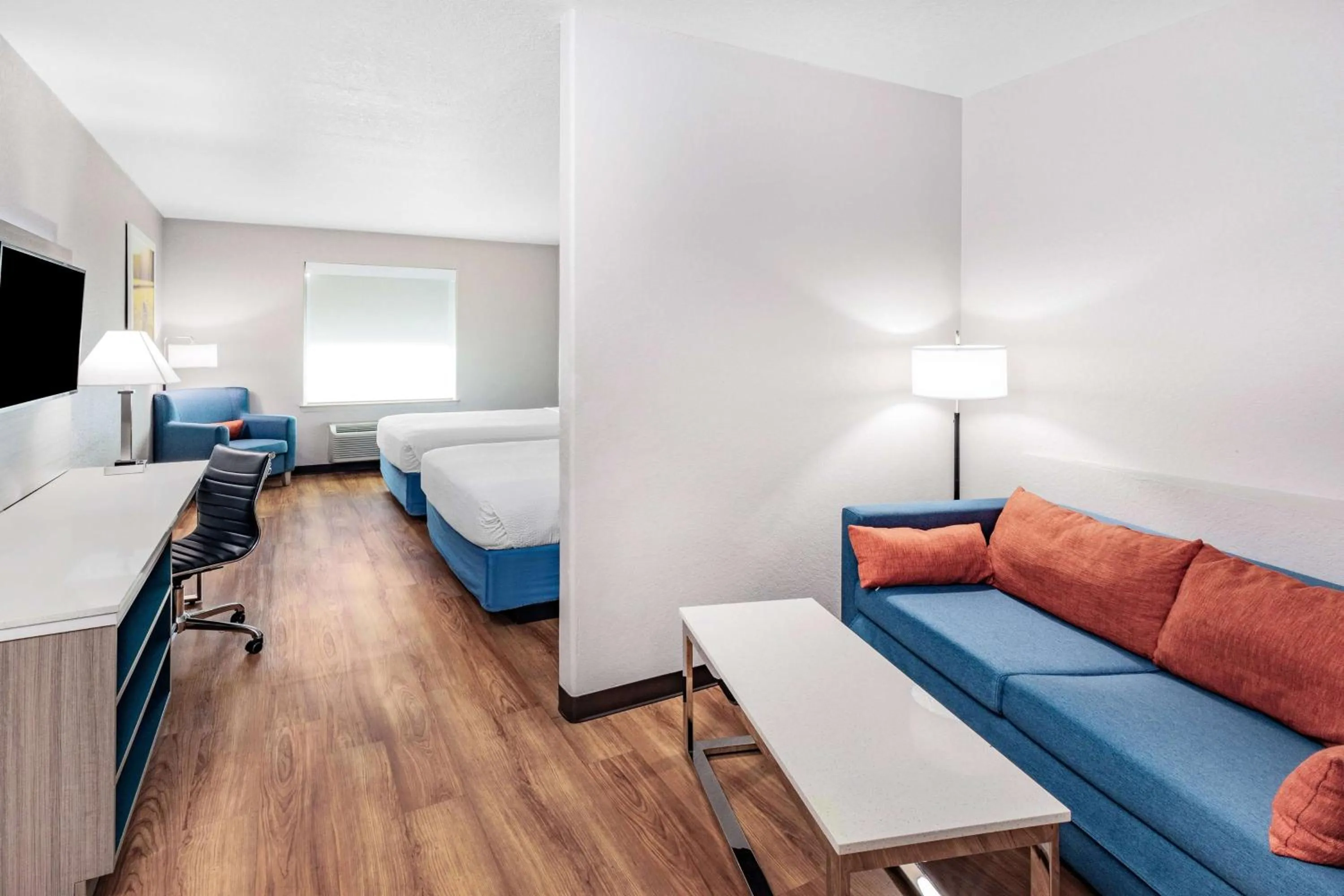 Photo of the whole room, Bed in Days Inn & Suites by Wyndham San Antonio near Frost Bank Center
