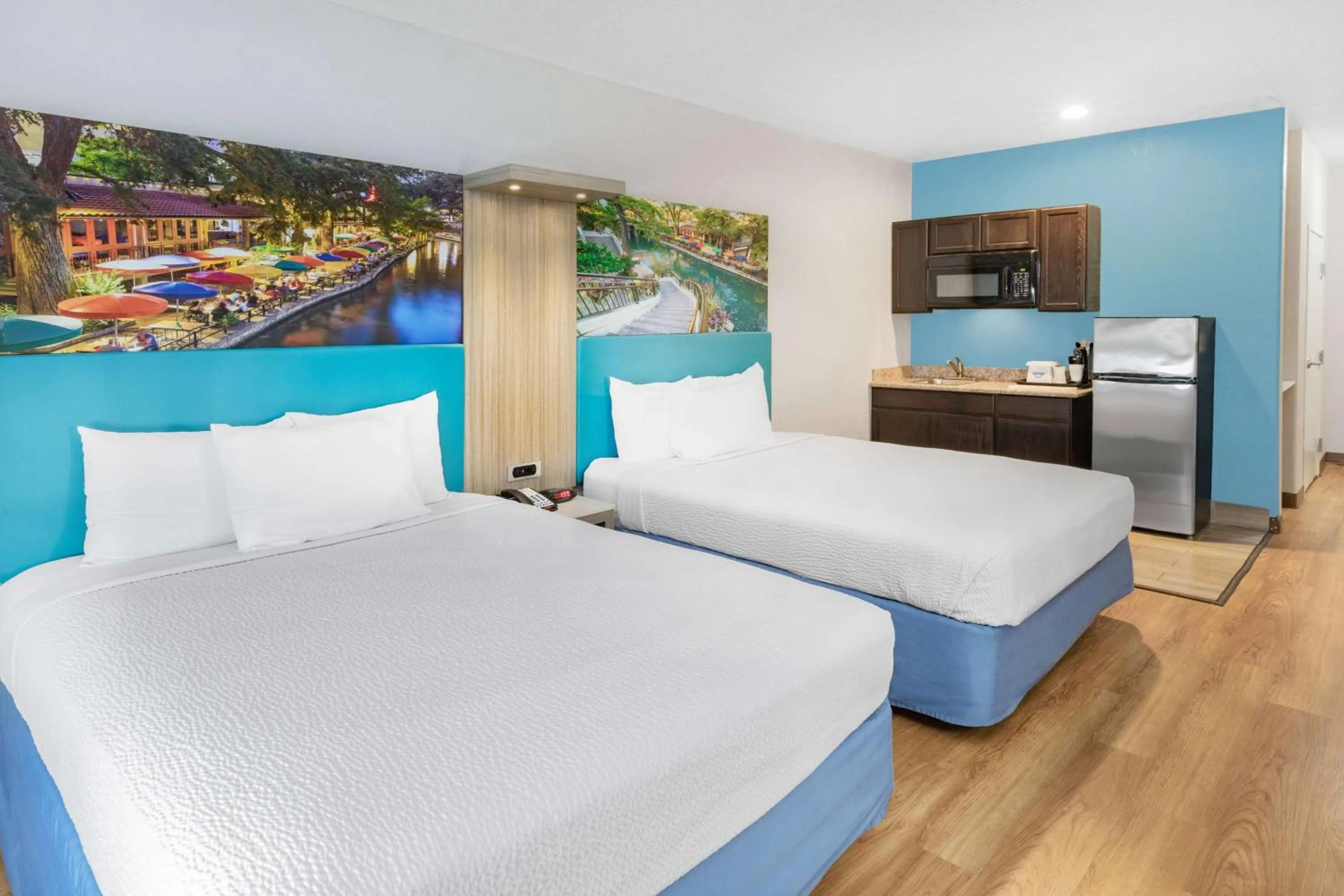 Photo of the whole room, Bed in Days Inn & Suites by Wyndham San Antonio near Frost Bank Center