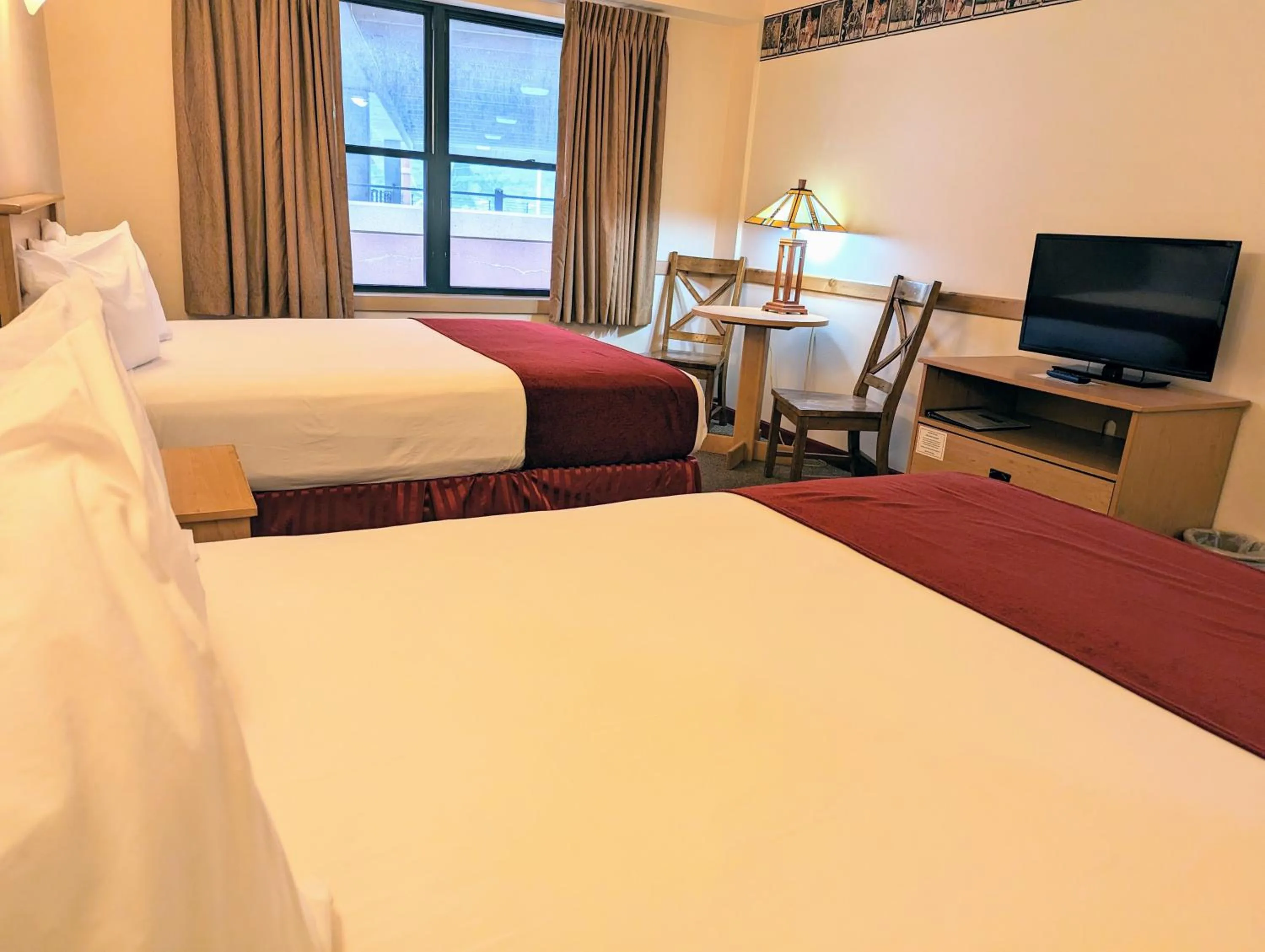 Bedroom, Bed in Travelodge by Wyndham Deadwood