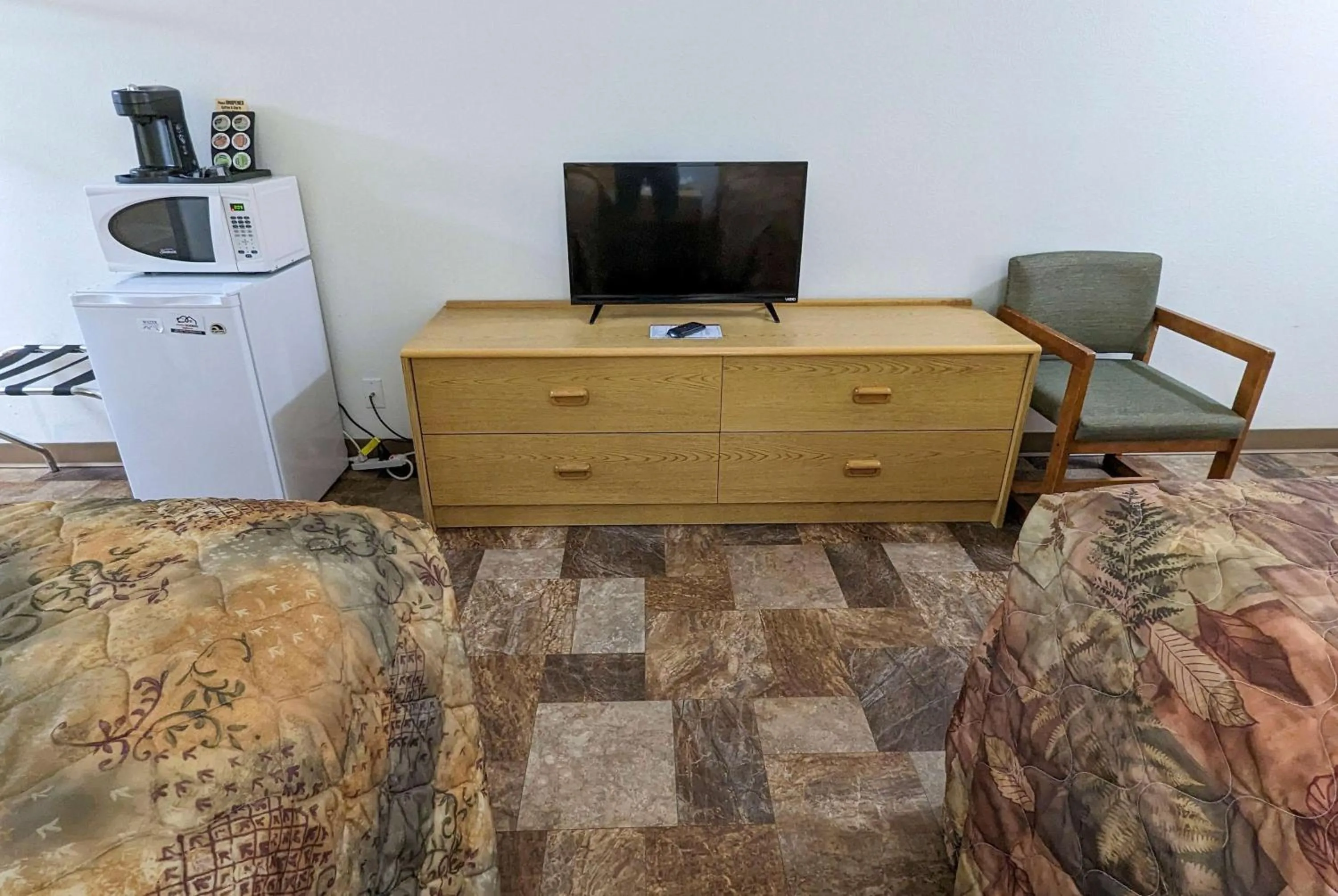 Photo of the whole room in Travelodge by Wyndham Deadwood