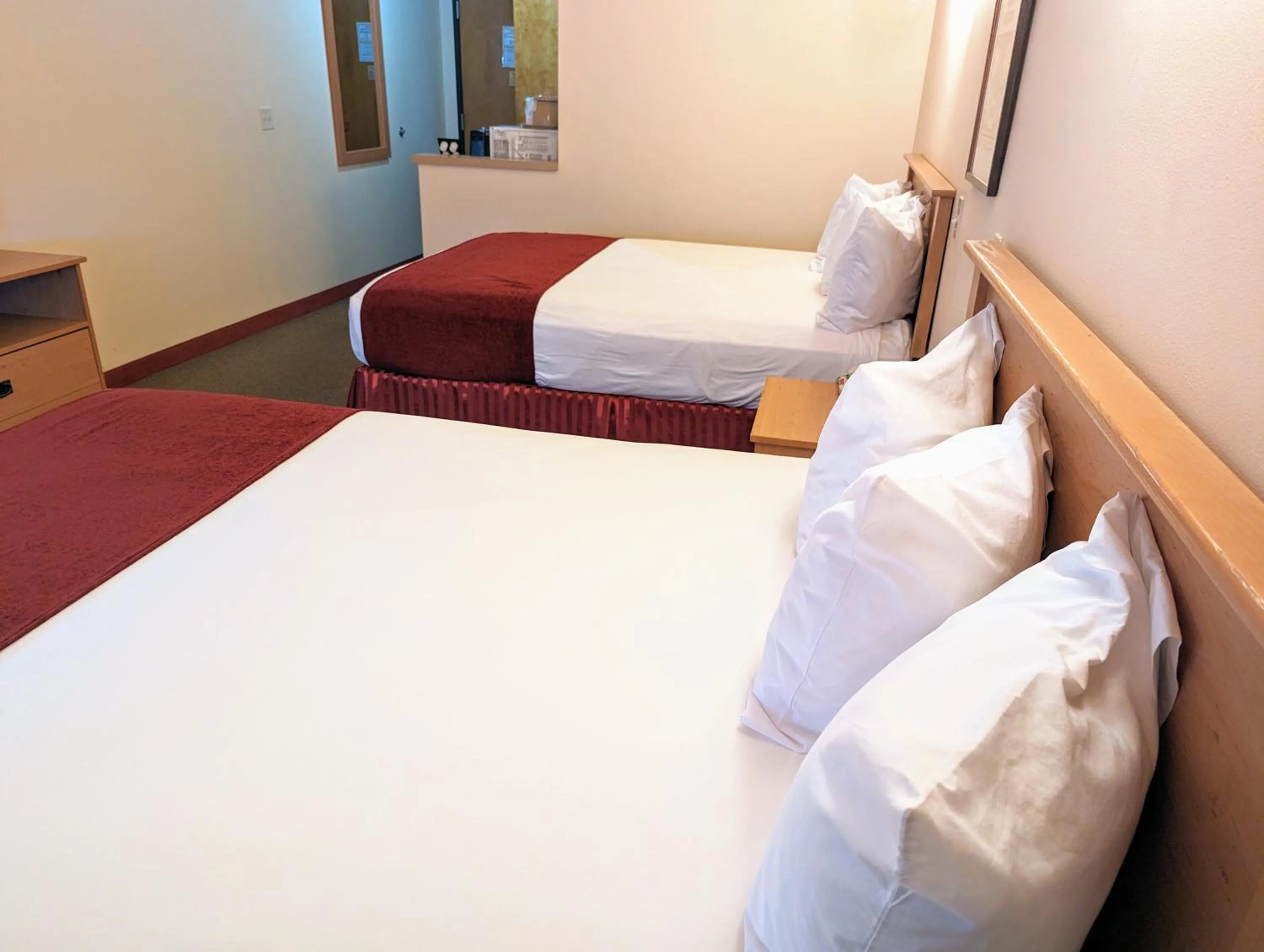 Bedroom, Bed in Travelodge by Wyndham Deadwood