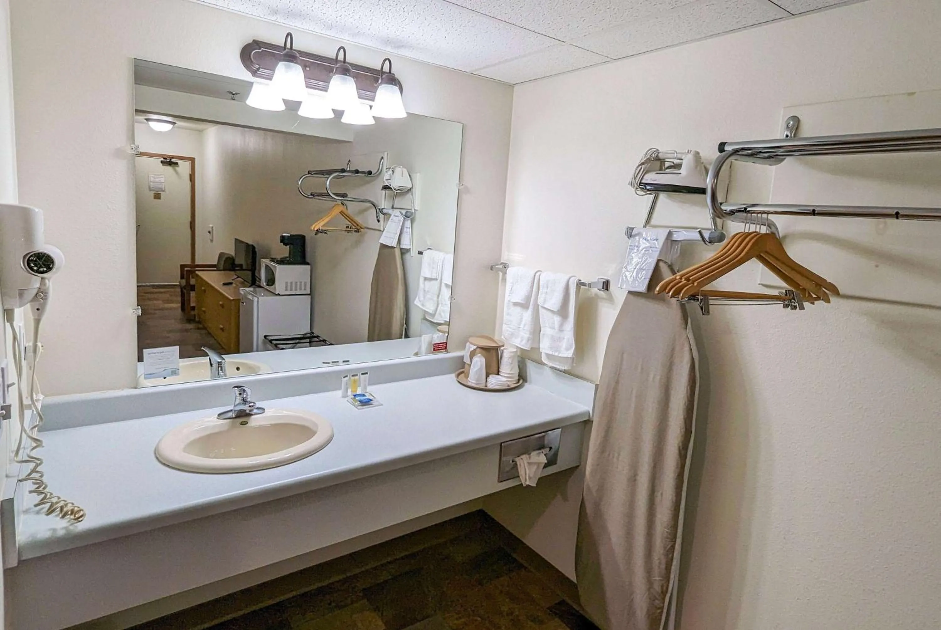 Photo of the whole room in Travelodge by Wyndham Deadwood