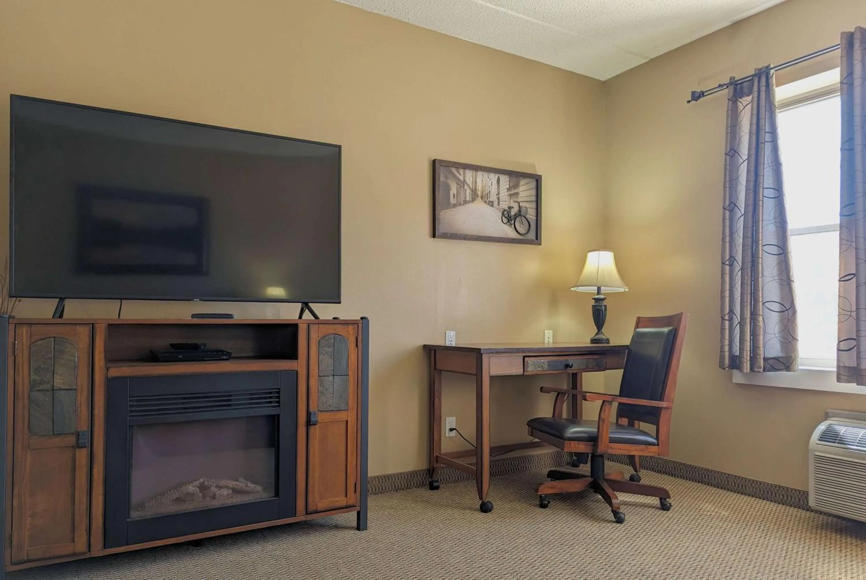 Photo of the whole room in Travelodge by Wyndham Deadwood