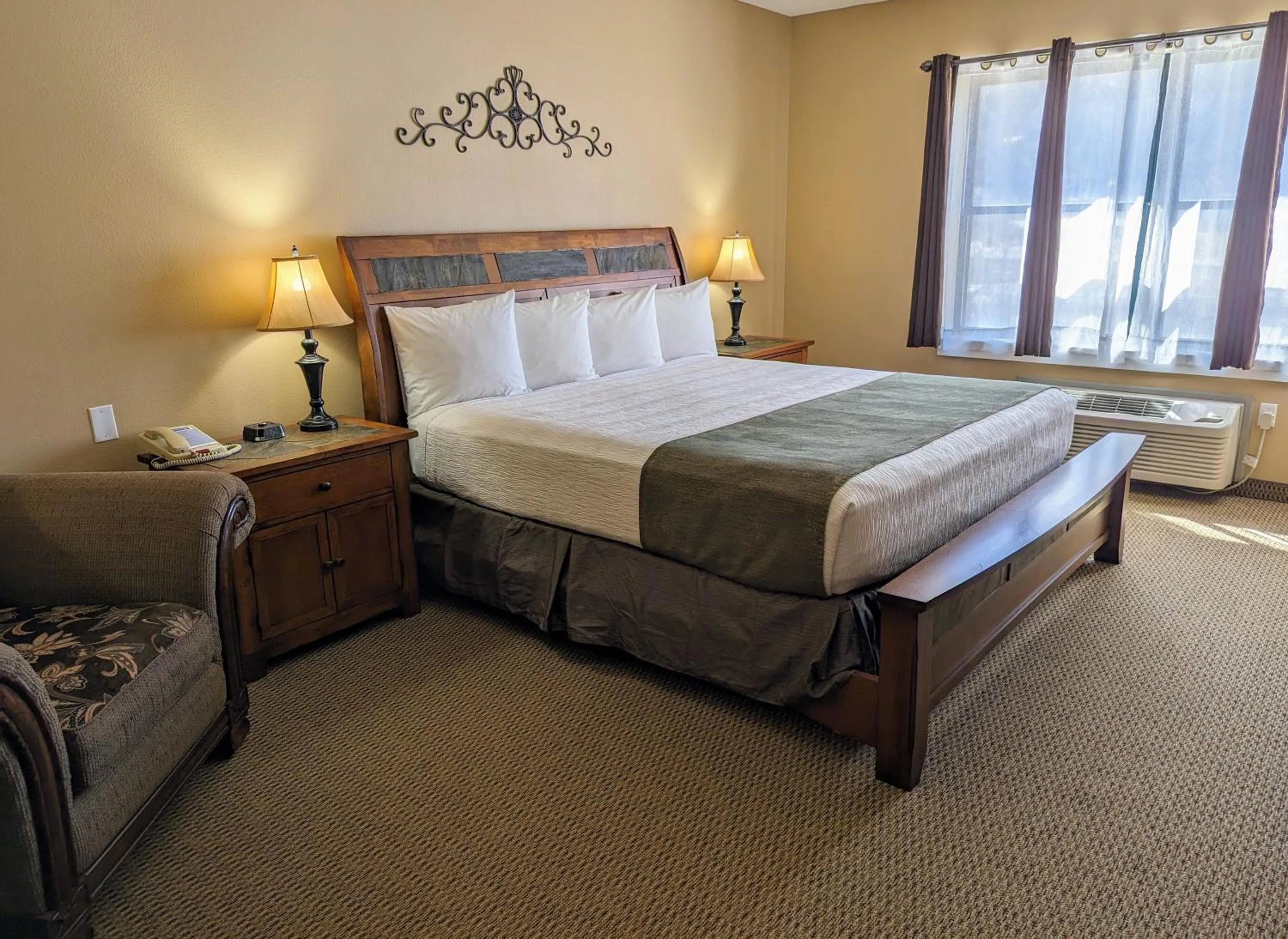 Bedroom, Bed in Travelodge by Wyndham Deadwood