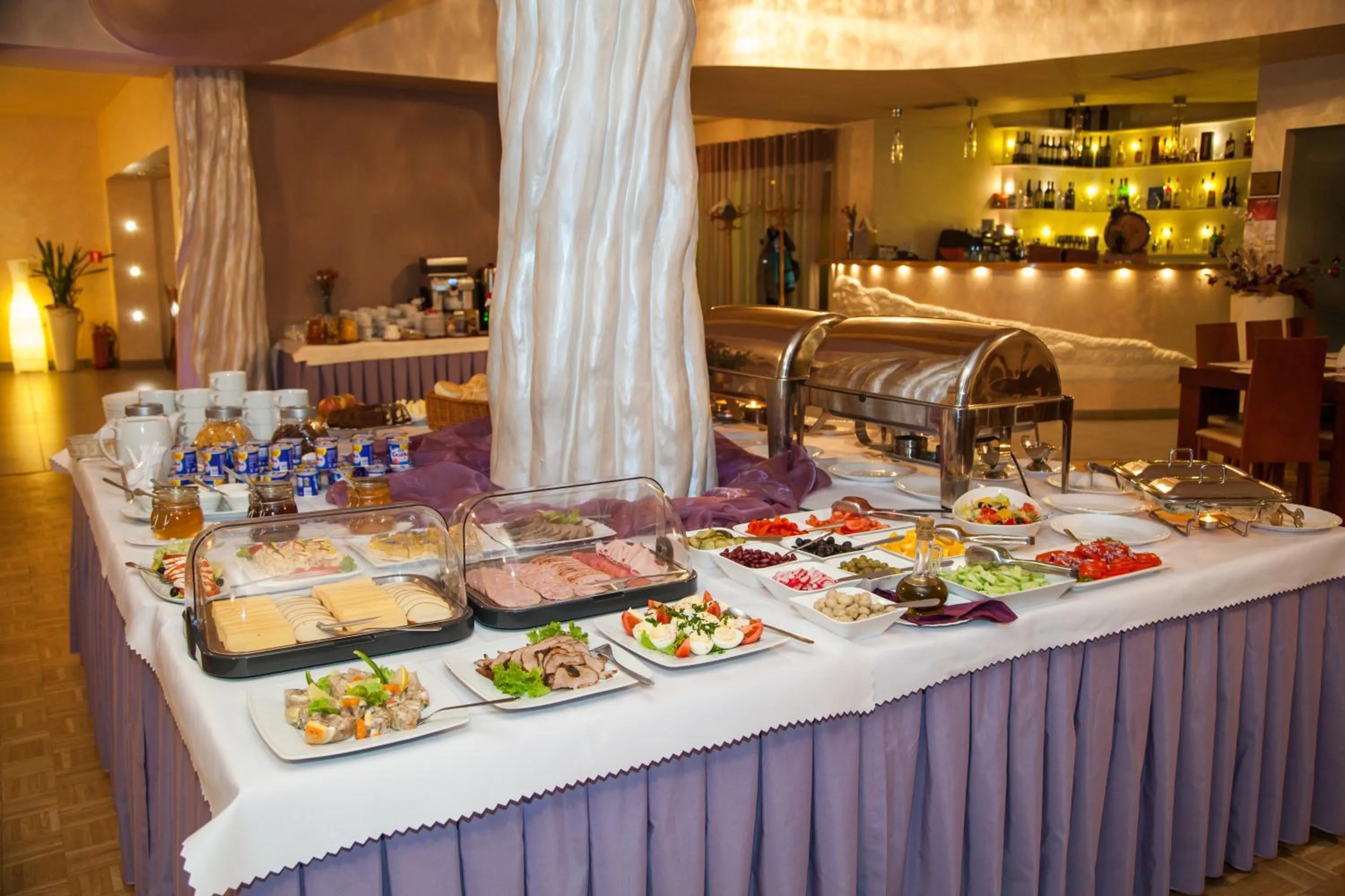 Restaurant/places to eat in Hotel IKAR