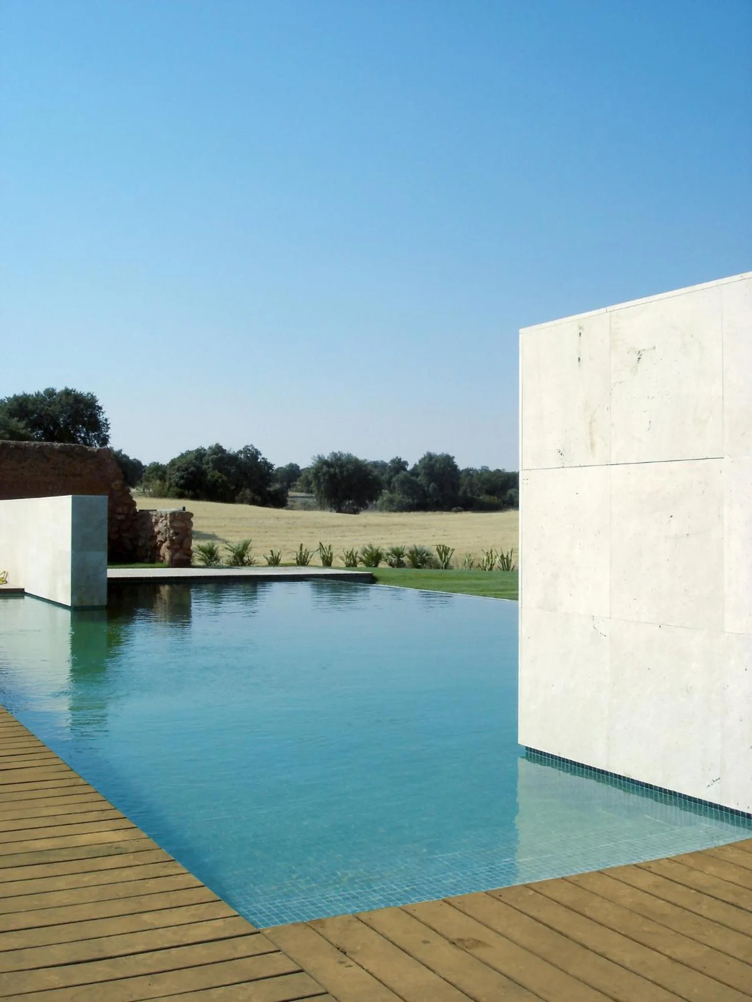 Swimming pool in Hotel Bodega Pago del Vicario
