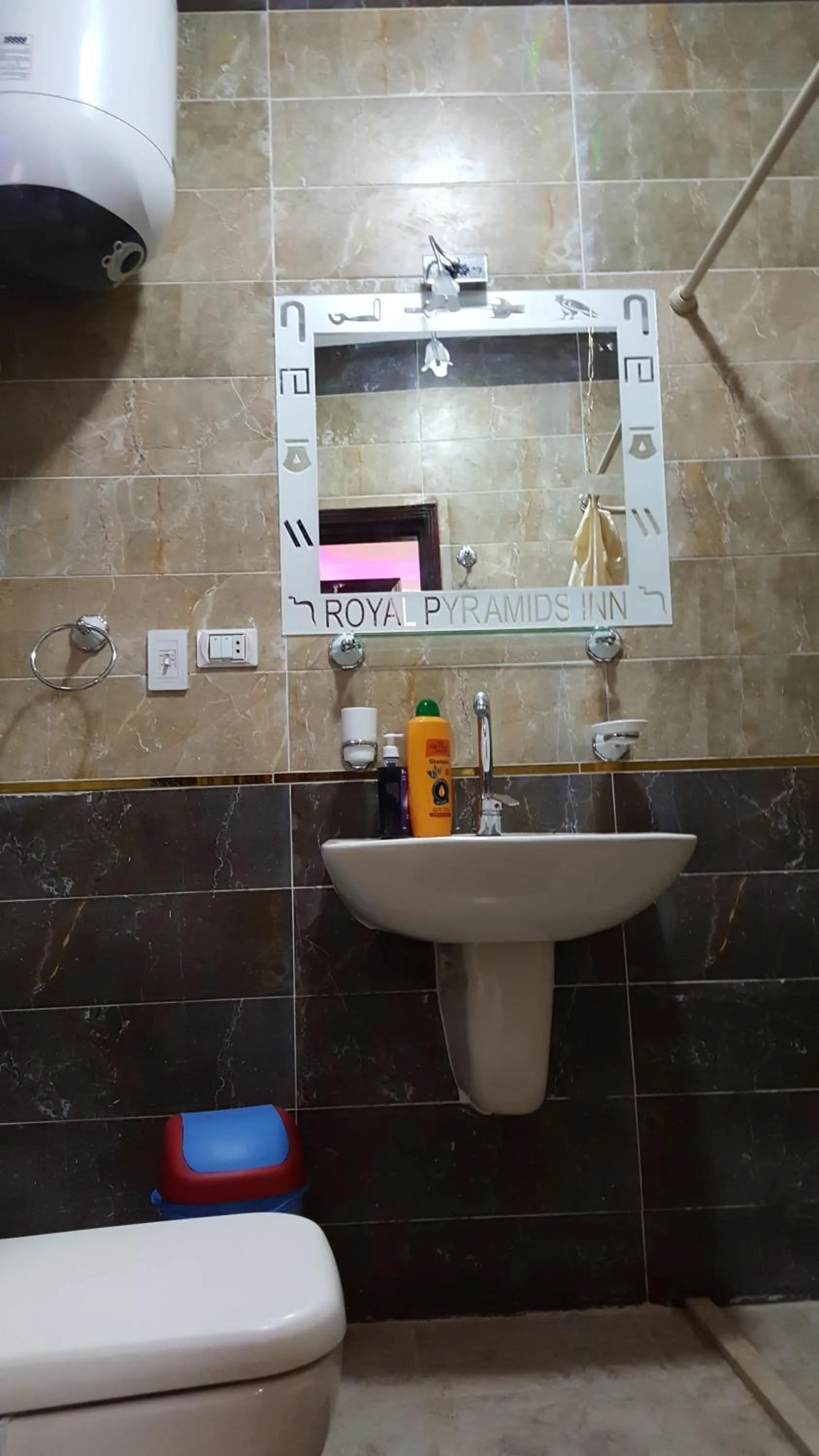 Toilet in Royal Pyramids Inn