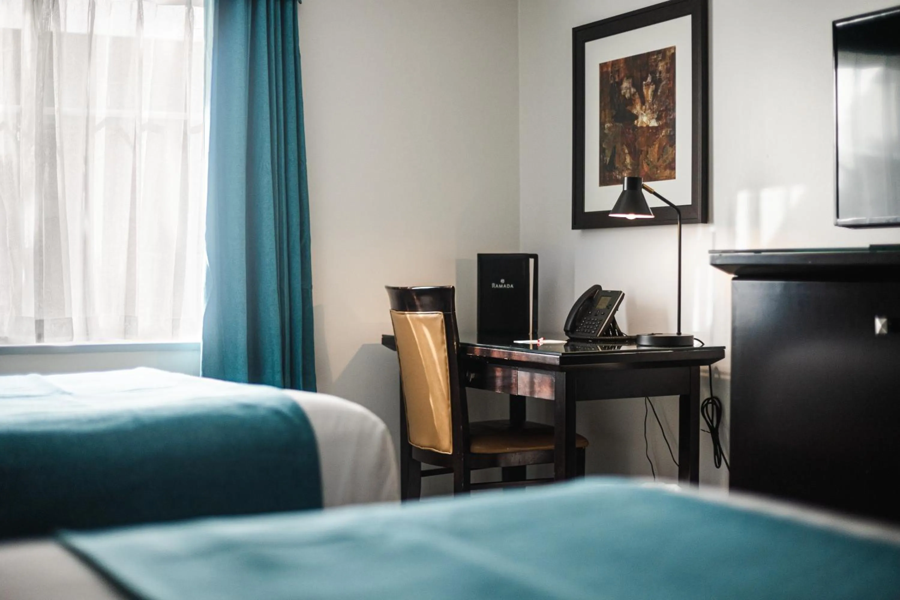 hair dresser, Bed in Ramada by Wyndham Surrey/Langley