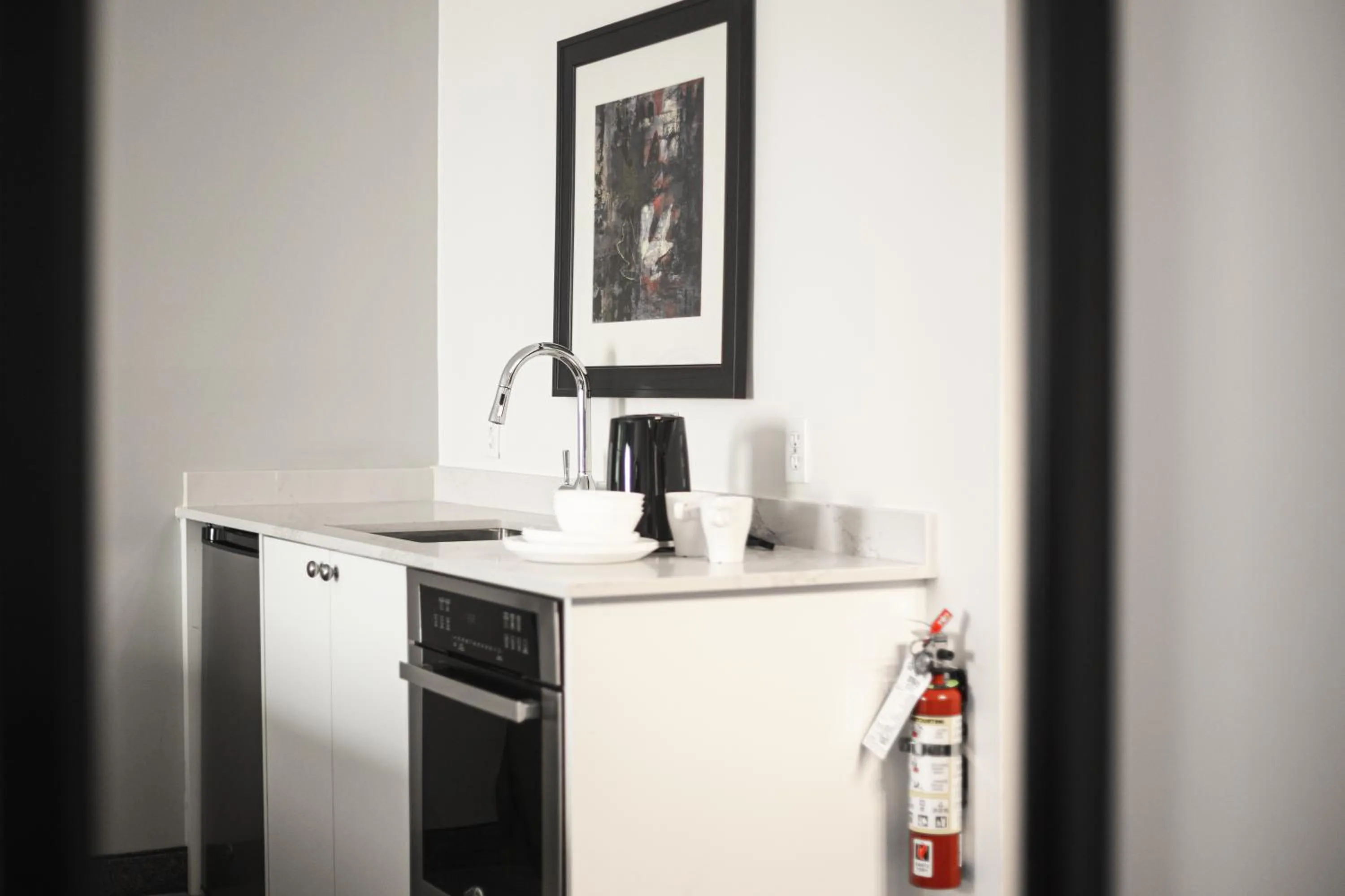 Kitchen or kitchenette in Ramada by Wyndham Surrey/Langley