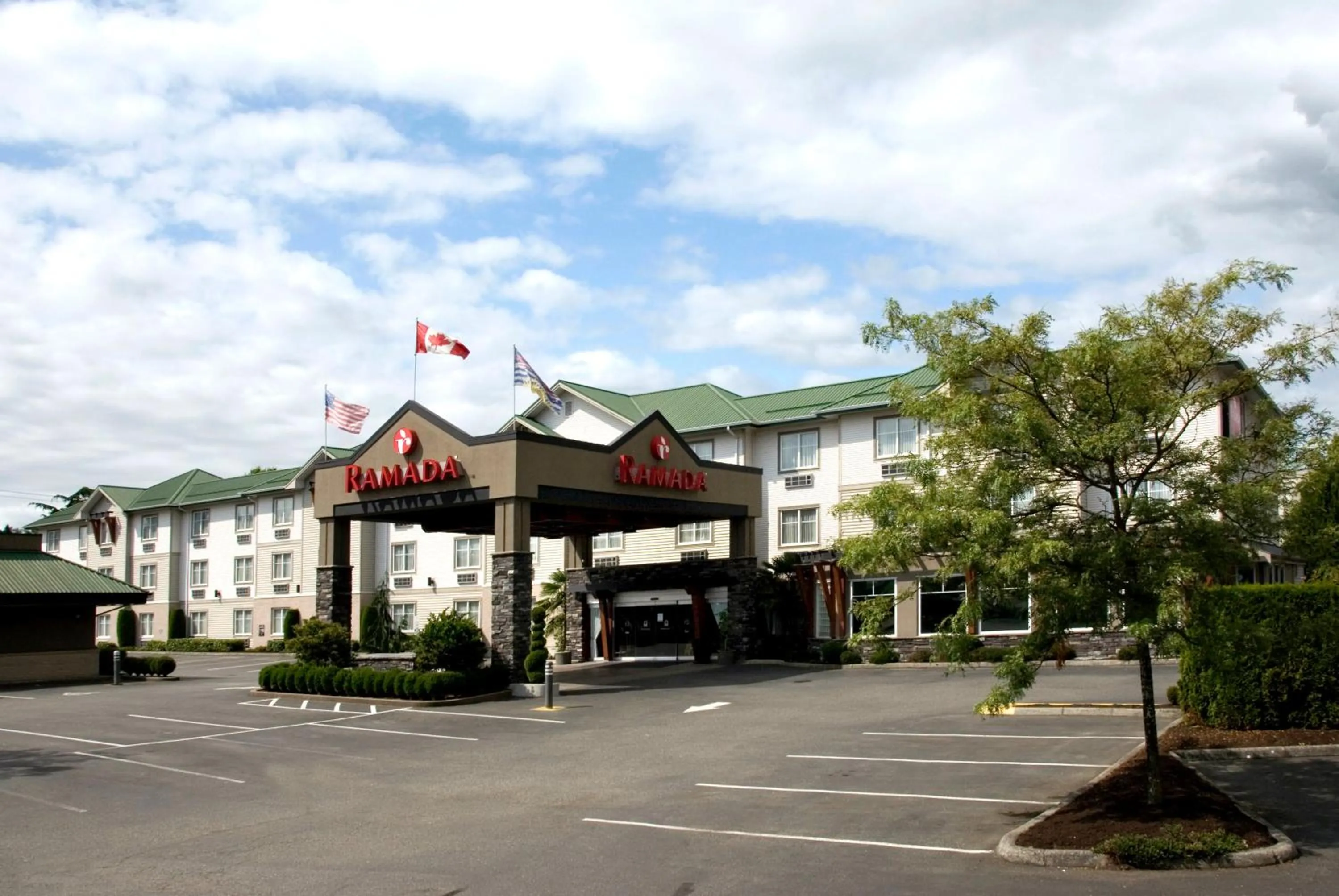 Facade/entrance in Ramada by Wyndham Surrey/Langley