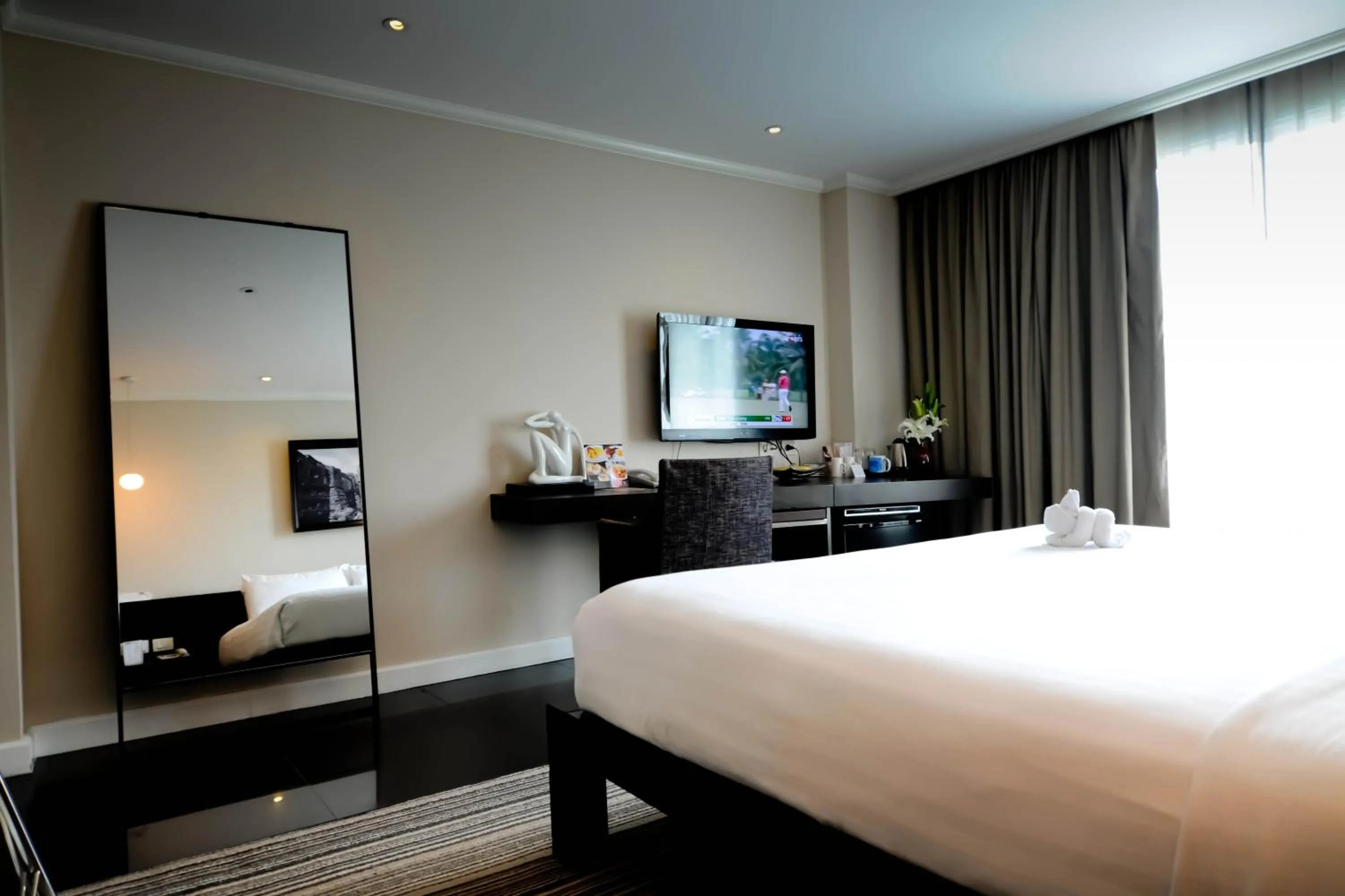 TV and multimedia, Bed in S15 Sukhumvit Hotel