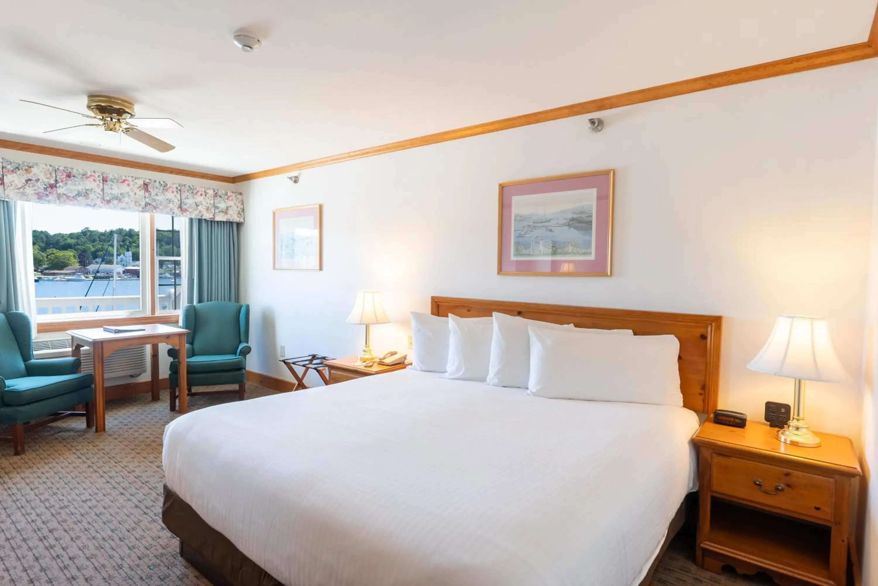 One King Main Inn 3rd Floor in Tugboat Inn One King Main Inn 3rd Floor in Tugboat Inn