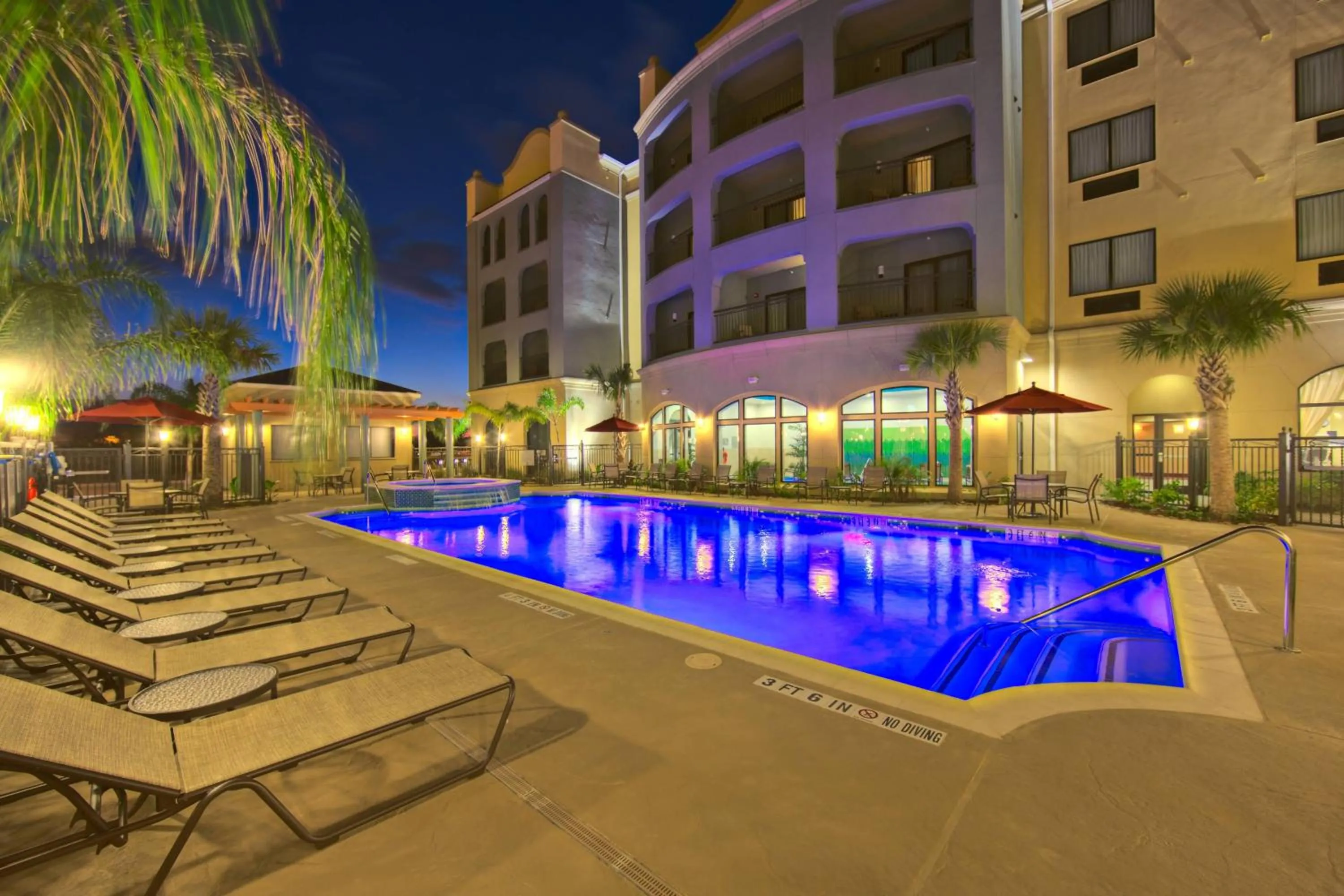 Swimming pool in Courtyard by Marriott Houma