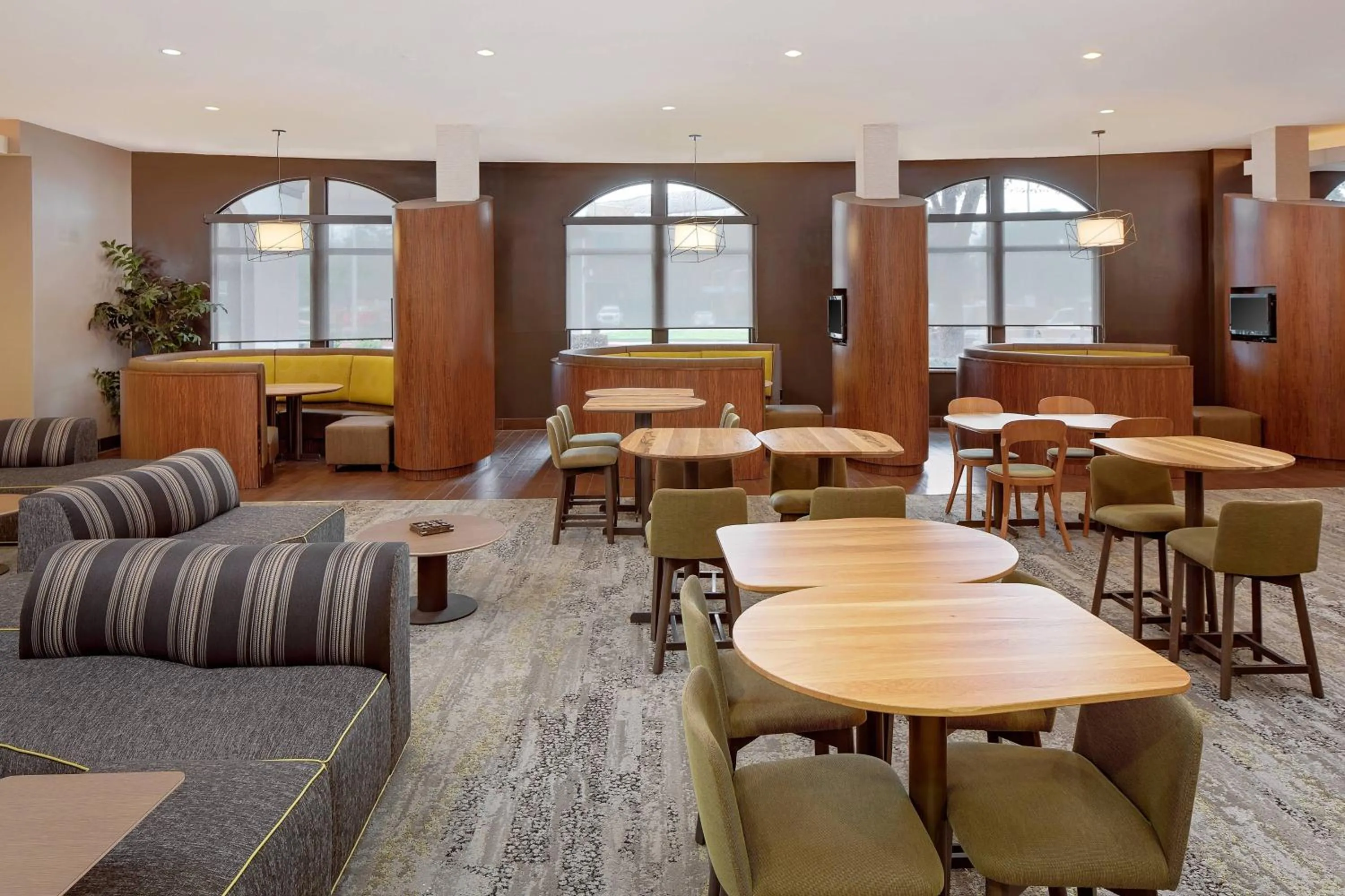 Restaurant/places to eat in Courtyard by Marriott Houma