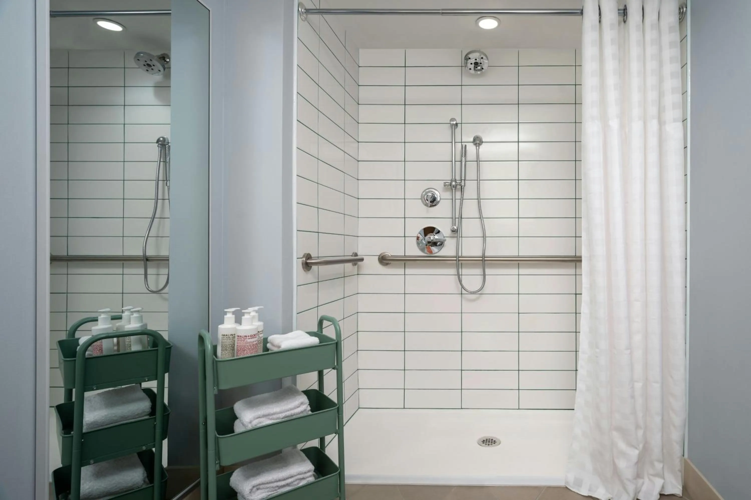 Bathroom in The Wayback, Pigeon Forge, A Tribute Portfolio Hotel