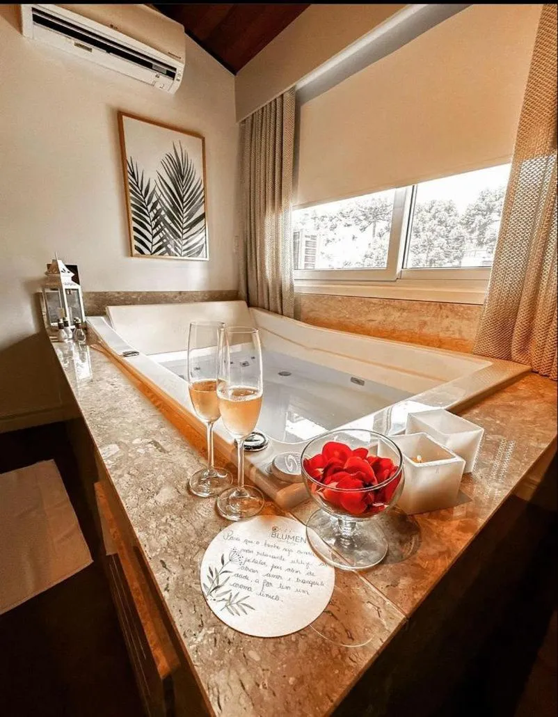 Hot Tub in Blumen Hotel Boutique