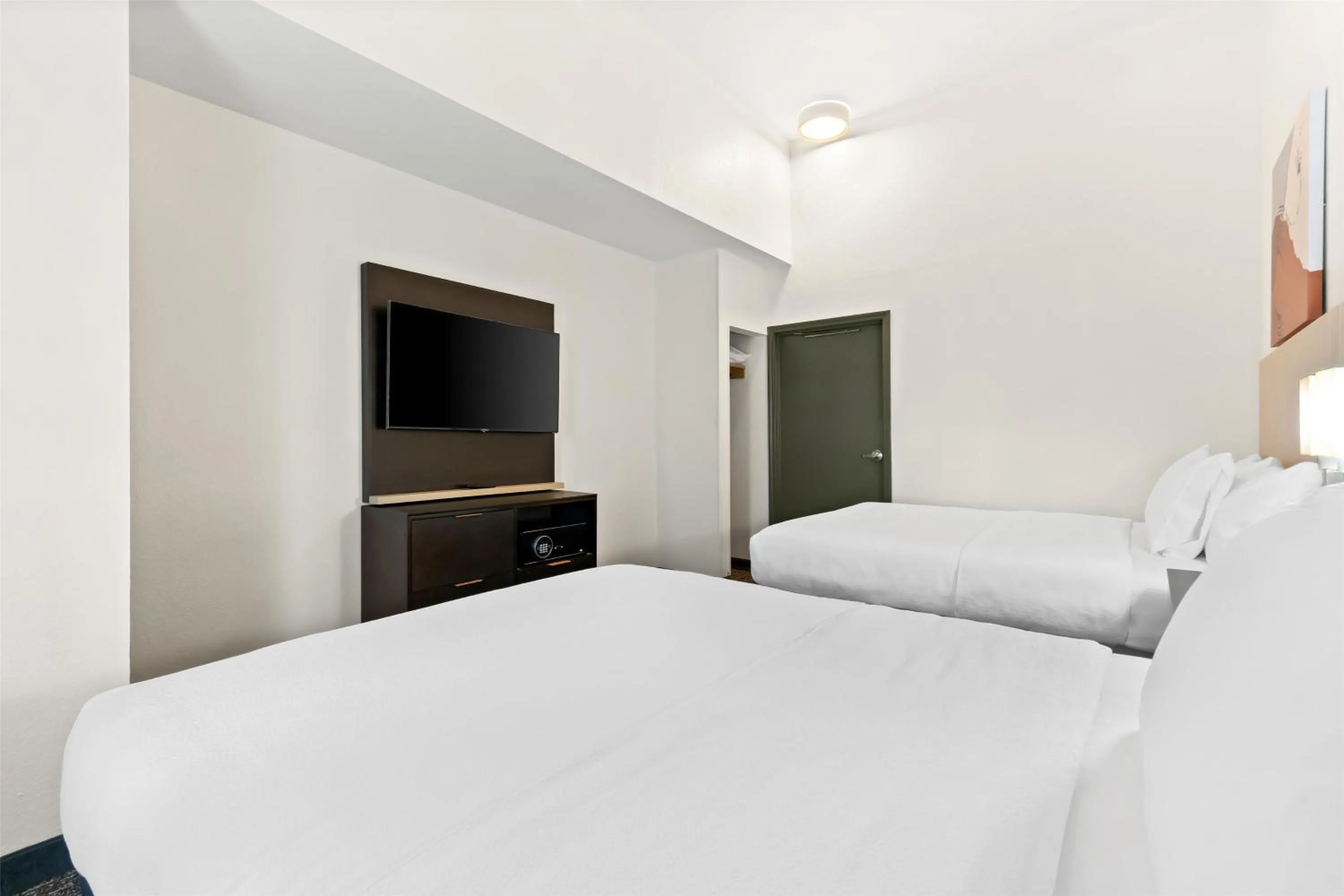 Bed in Spark by Hilton Panama City Beach