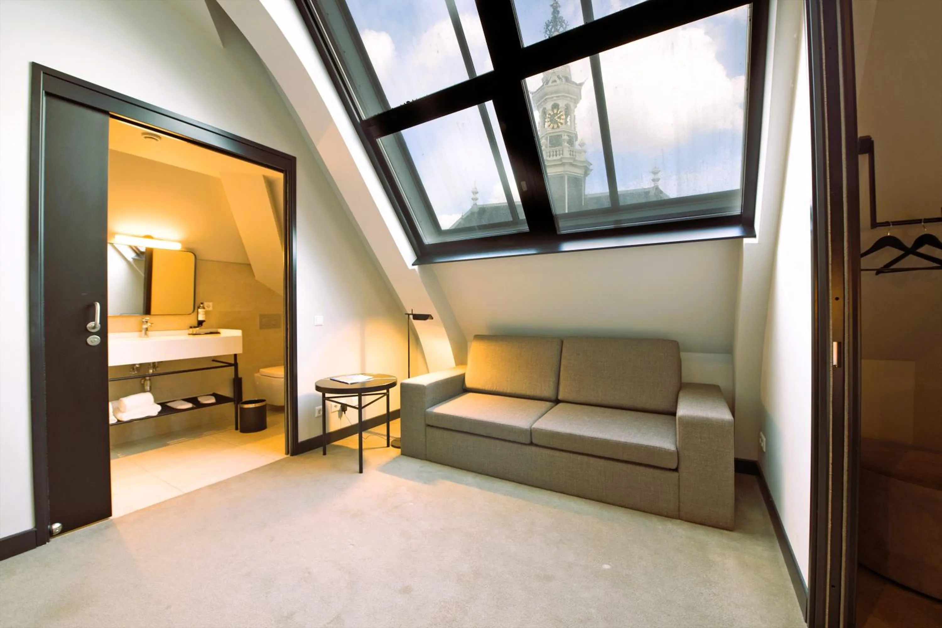 View (from property/room), Bed in Pestana Amsterdam Riverside