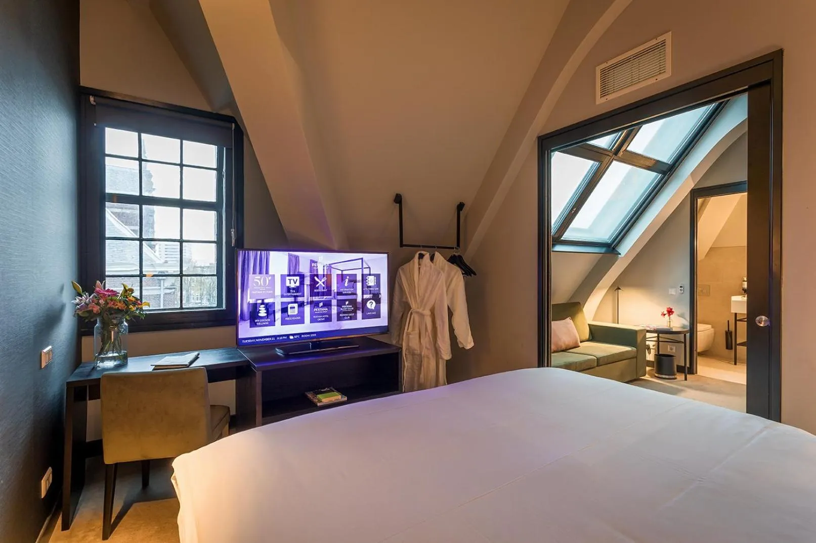 Bed in Pestana Amsterdam Riverside