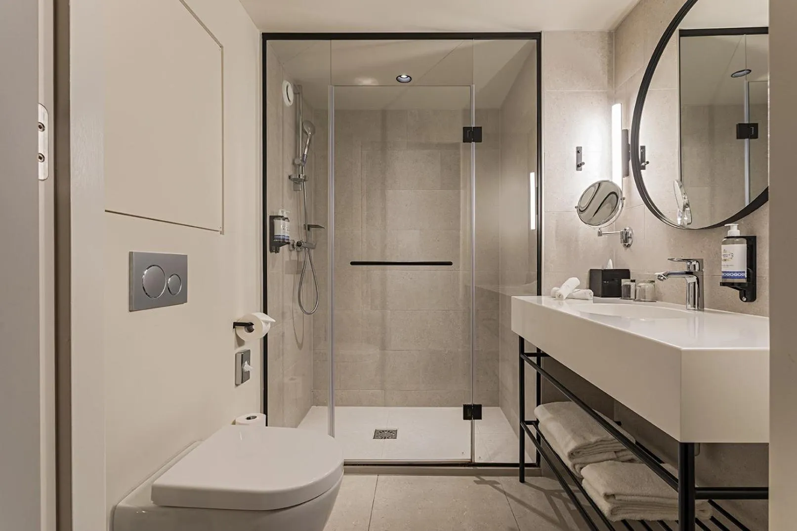 Shower in Pestana Amsterdam Riverside