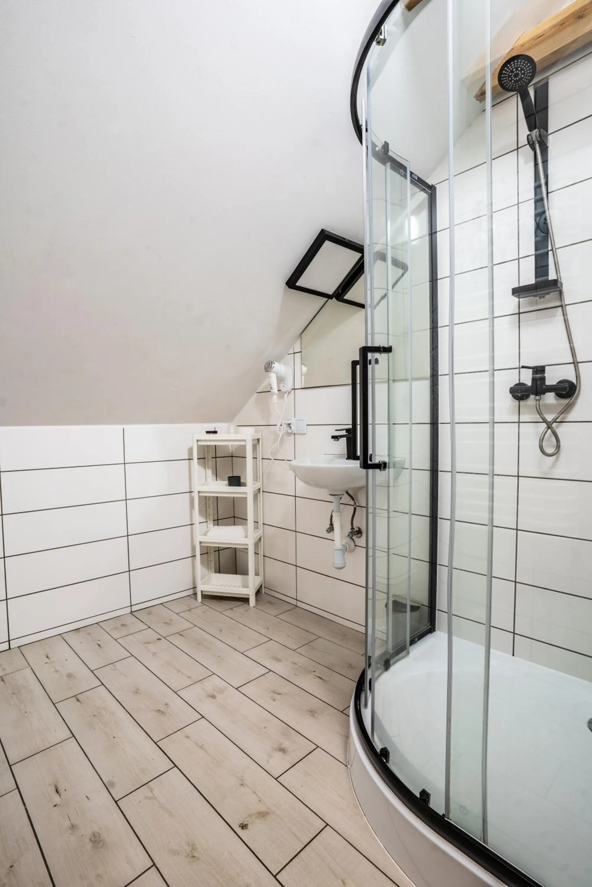 Shower in Pirat Hotel & SPA-hotel z basenem