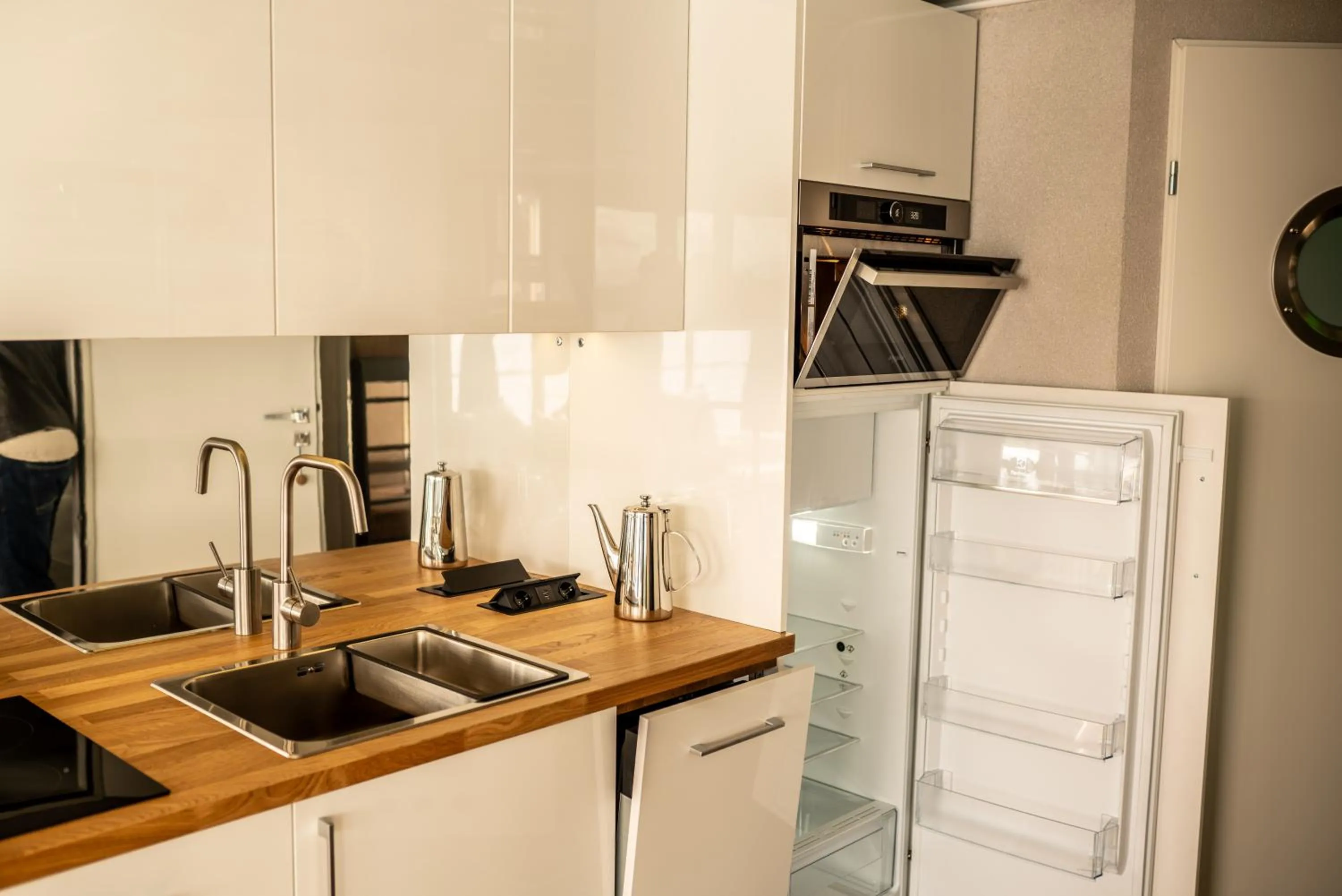 Kitchen or kitchenette in Pirat Hotel & SPA-hotel z basenem