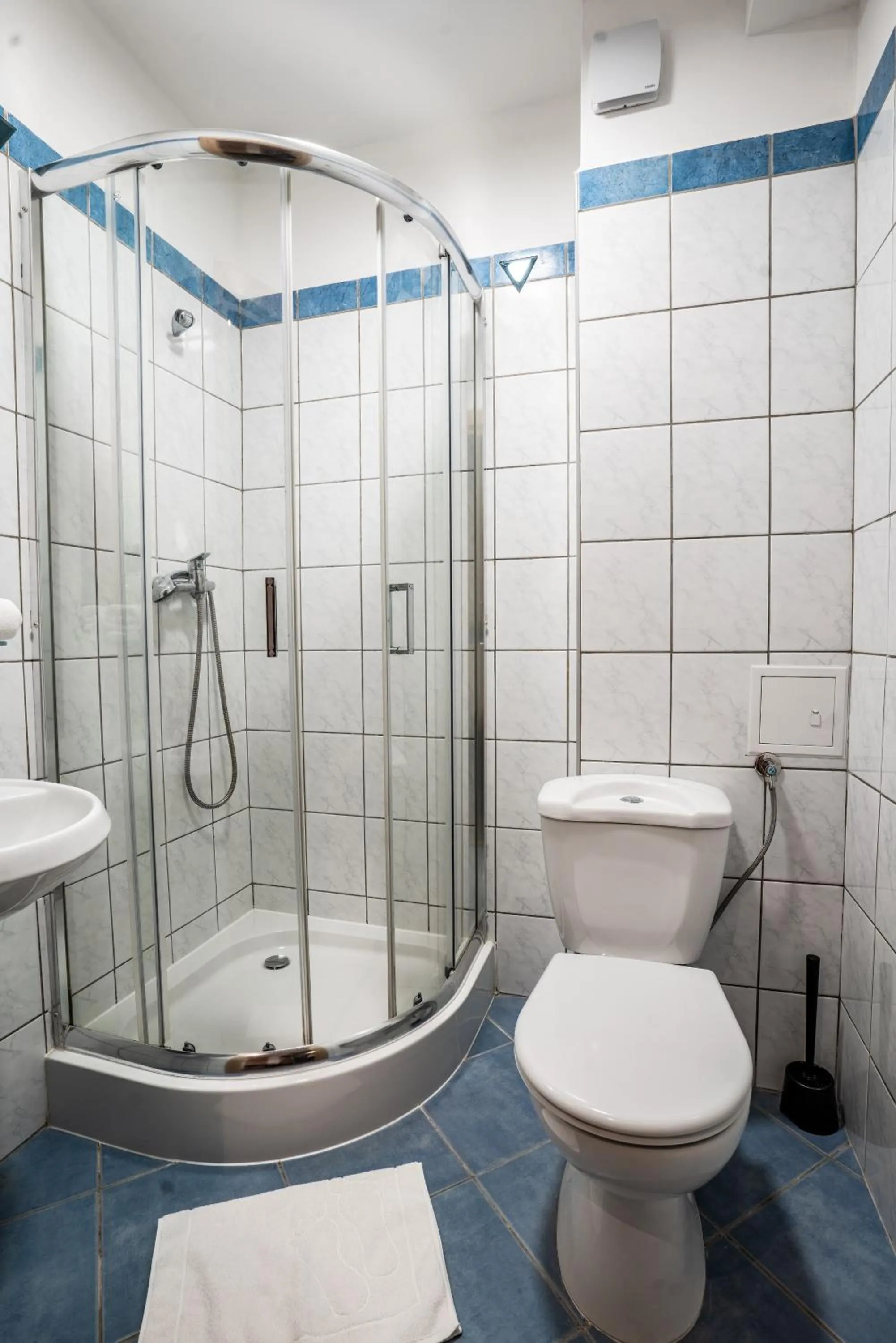 Shower in Pirat Hotel & SPA-hotel z basenem