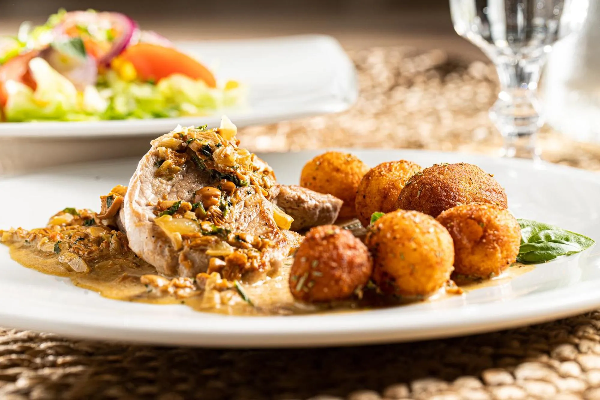 Restaurant/places to eat in Pirat Hotel & SPA-hotel z basenem