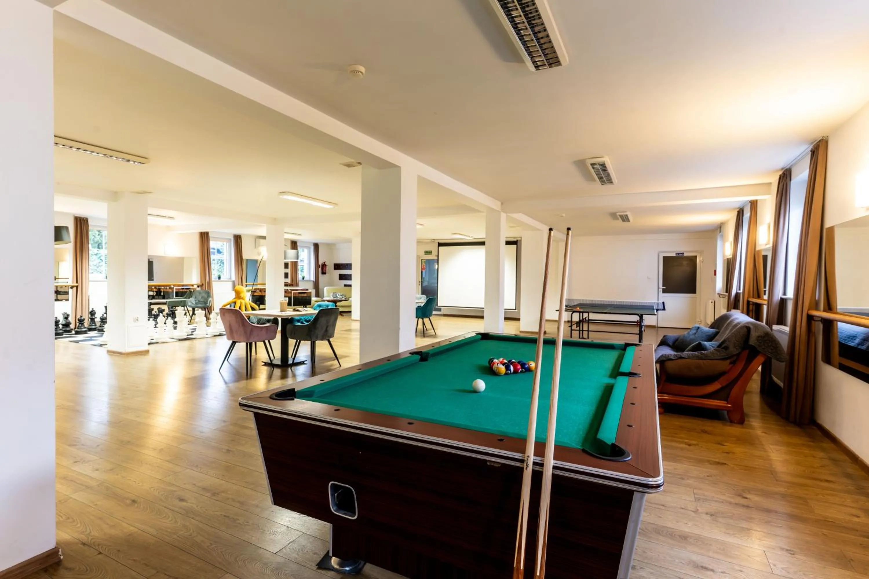 Billiard in Pirat Hotel & SPA-hotel z basenem