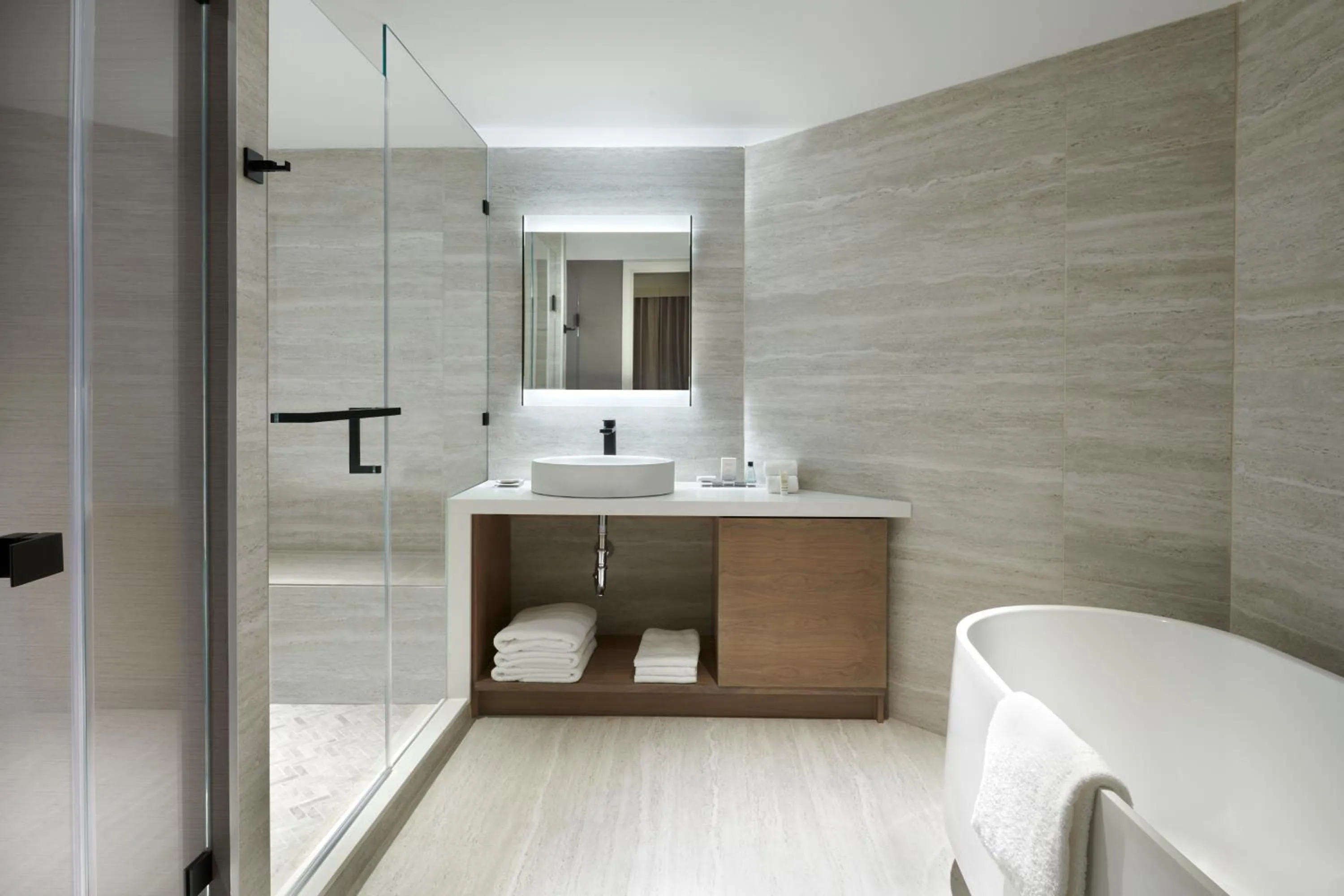 Bathroom in Kingston Marriott Hotel