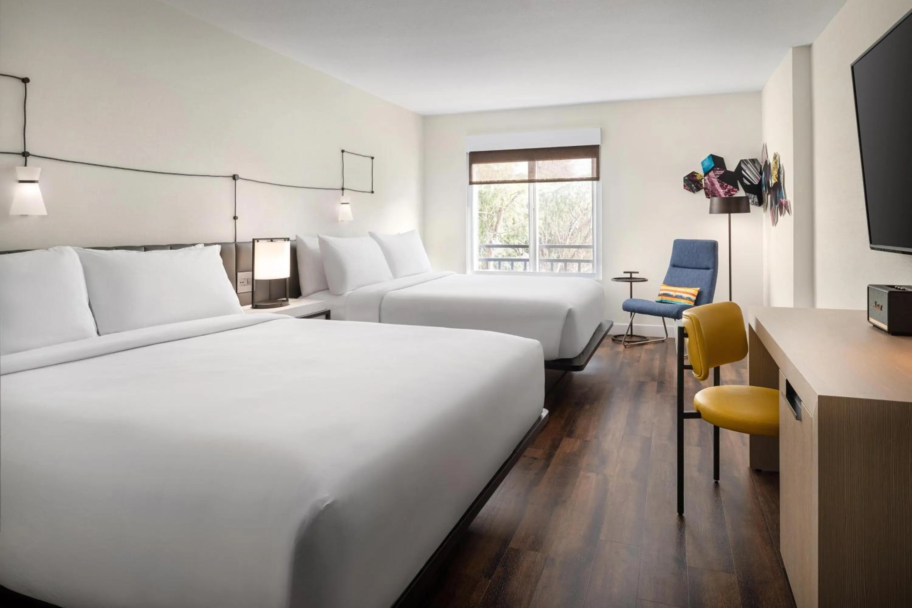Photo of the whole room, Bed in Aloft Mountain View