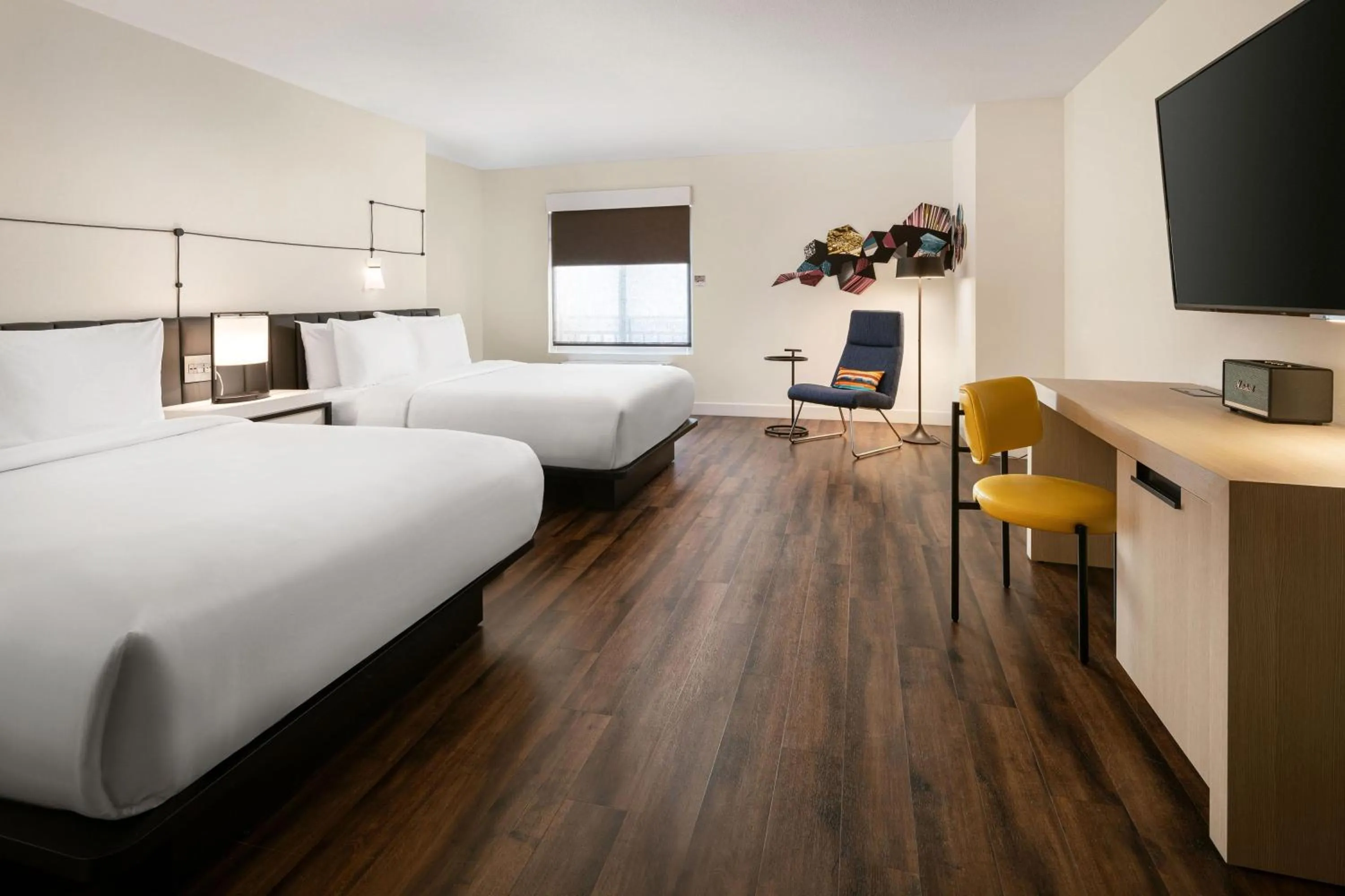 Photo of the whole room, Bed in Aloft Mountain View
