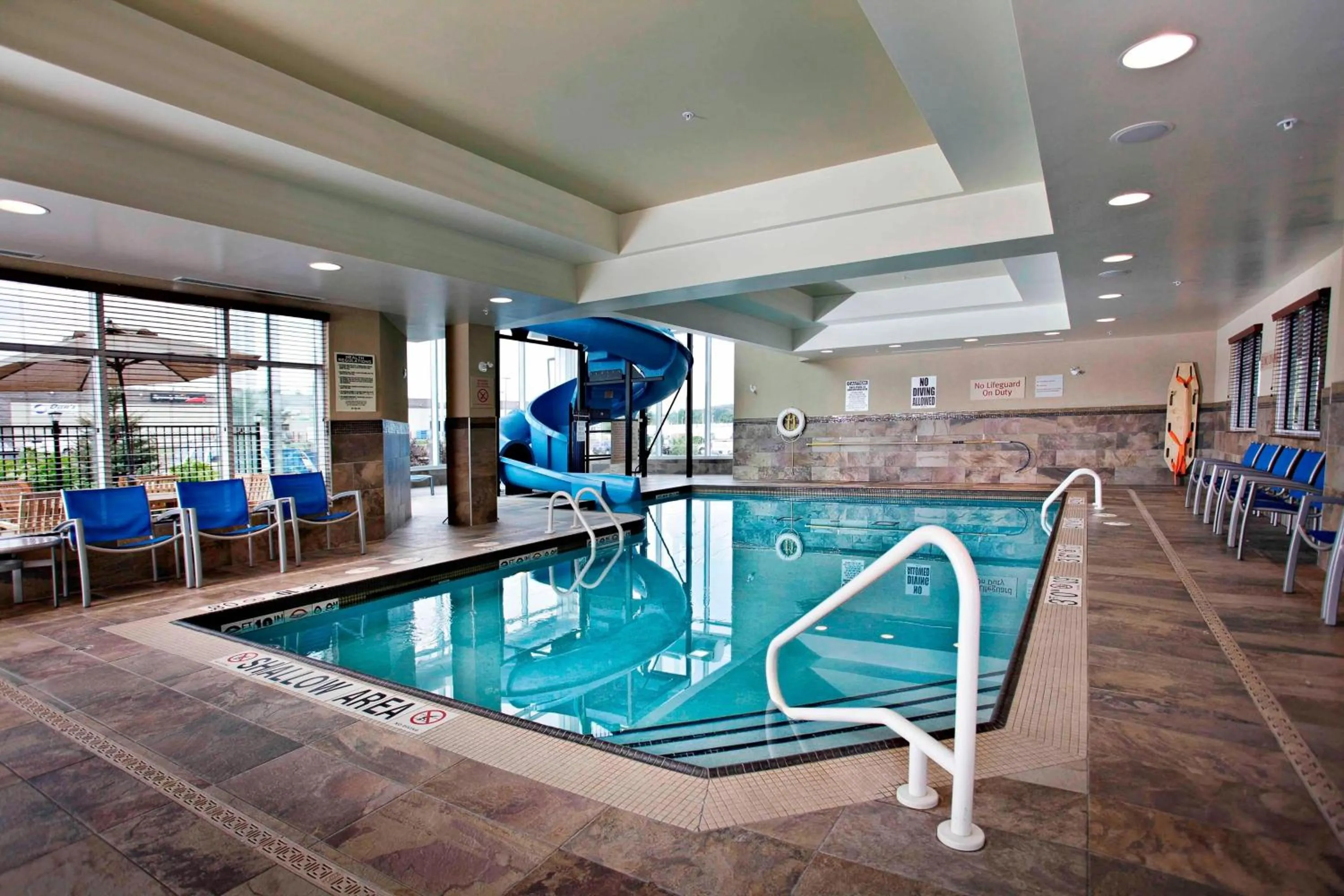 Swimming pool in TownePlace Suites by Marriott Sudbury