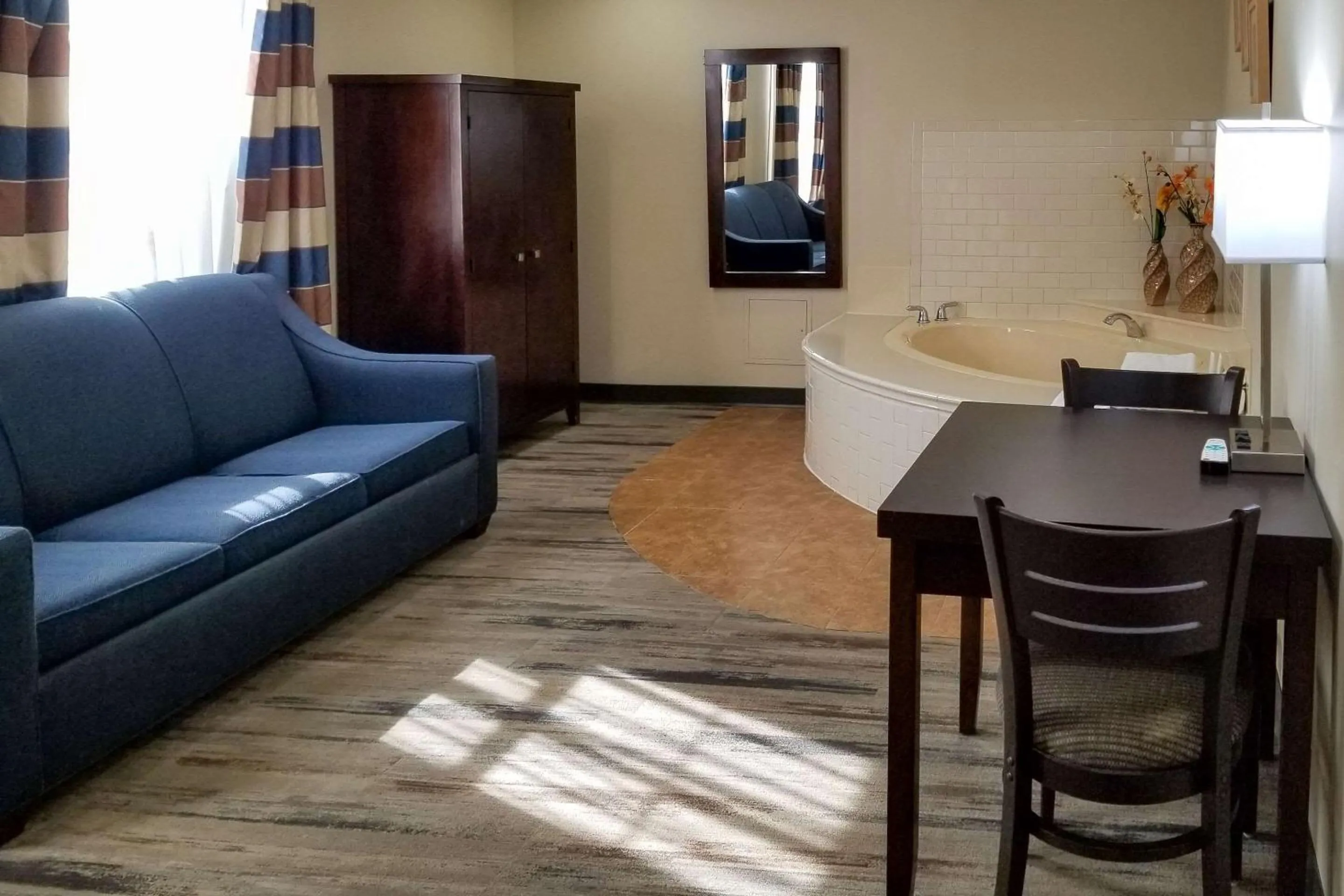 Bedroom in SureStay Plus by Best Western Corydon