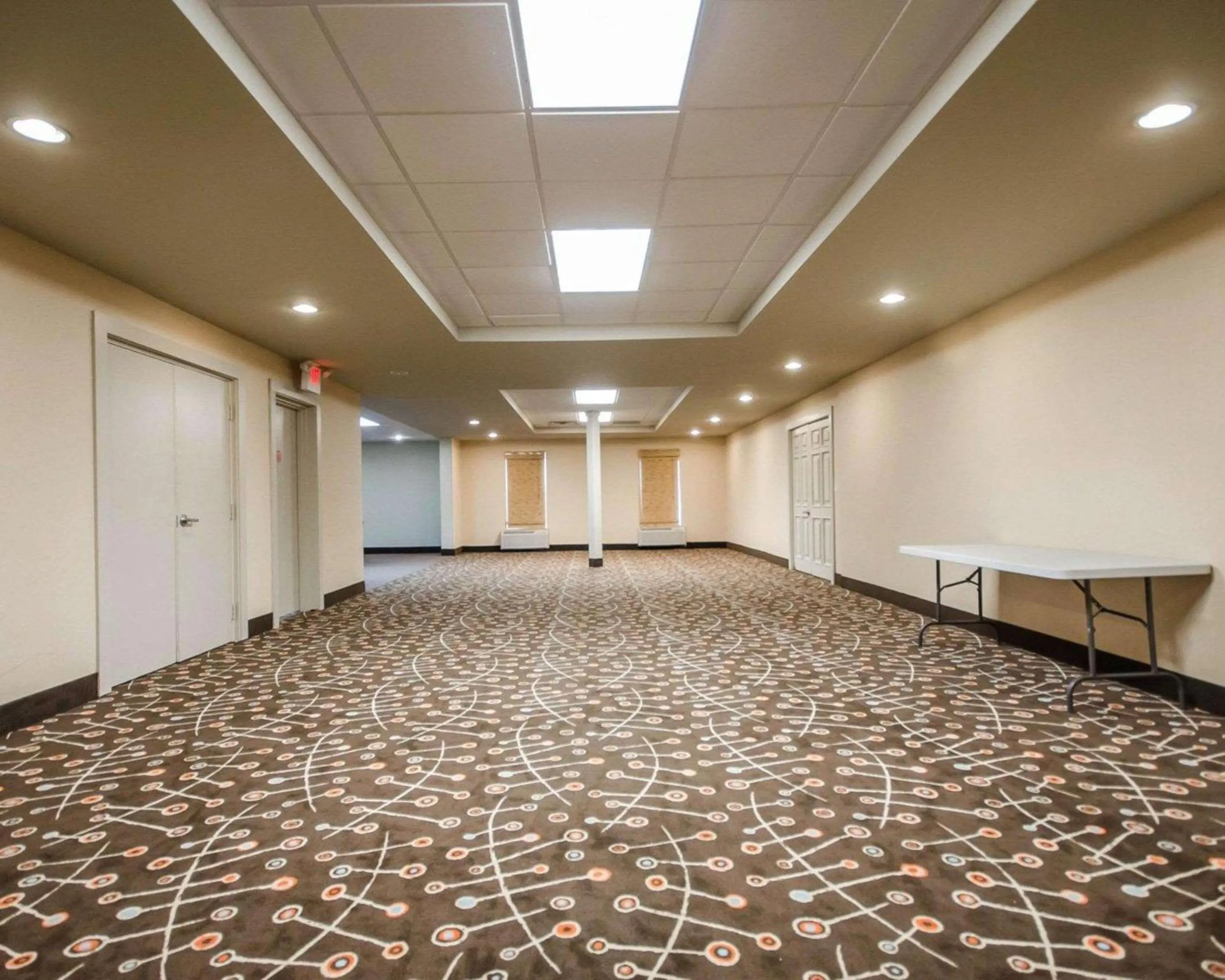Meeting/conference room in SureStay Plus by Best Western Corydon