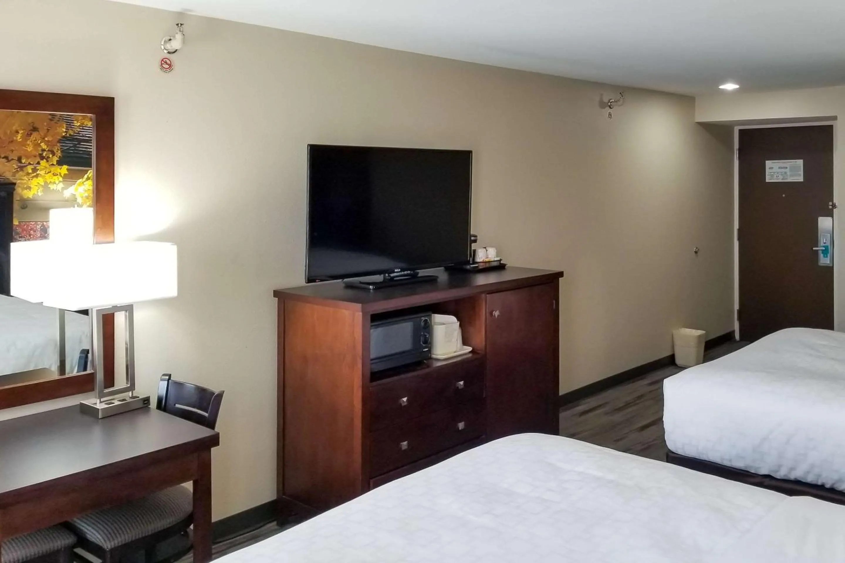 Bedroom in SureStay Plus by Best Western Corydon