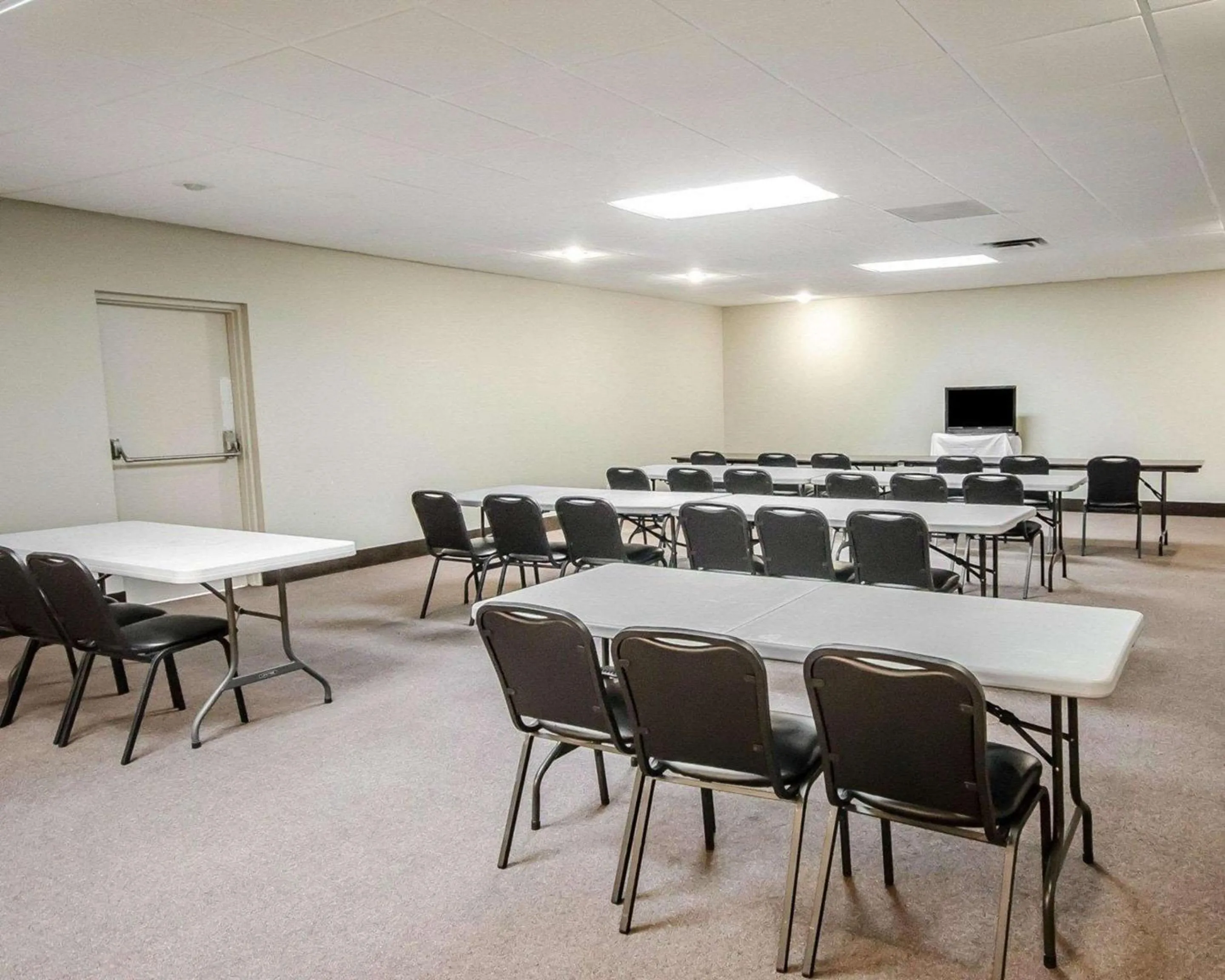 Meeting/conference room in SureStay Plus by Best Western Corydon