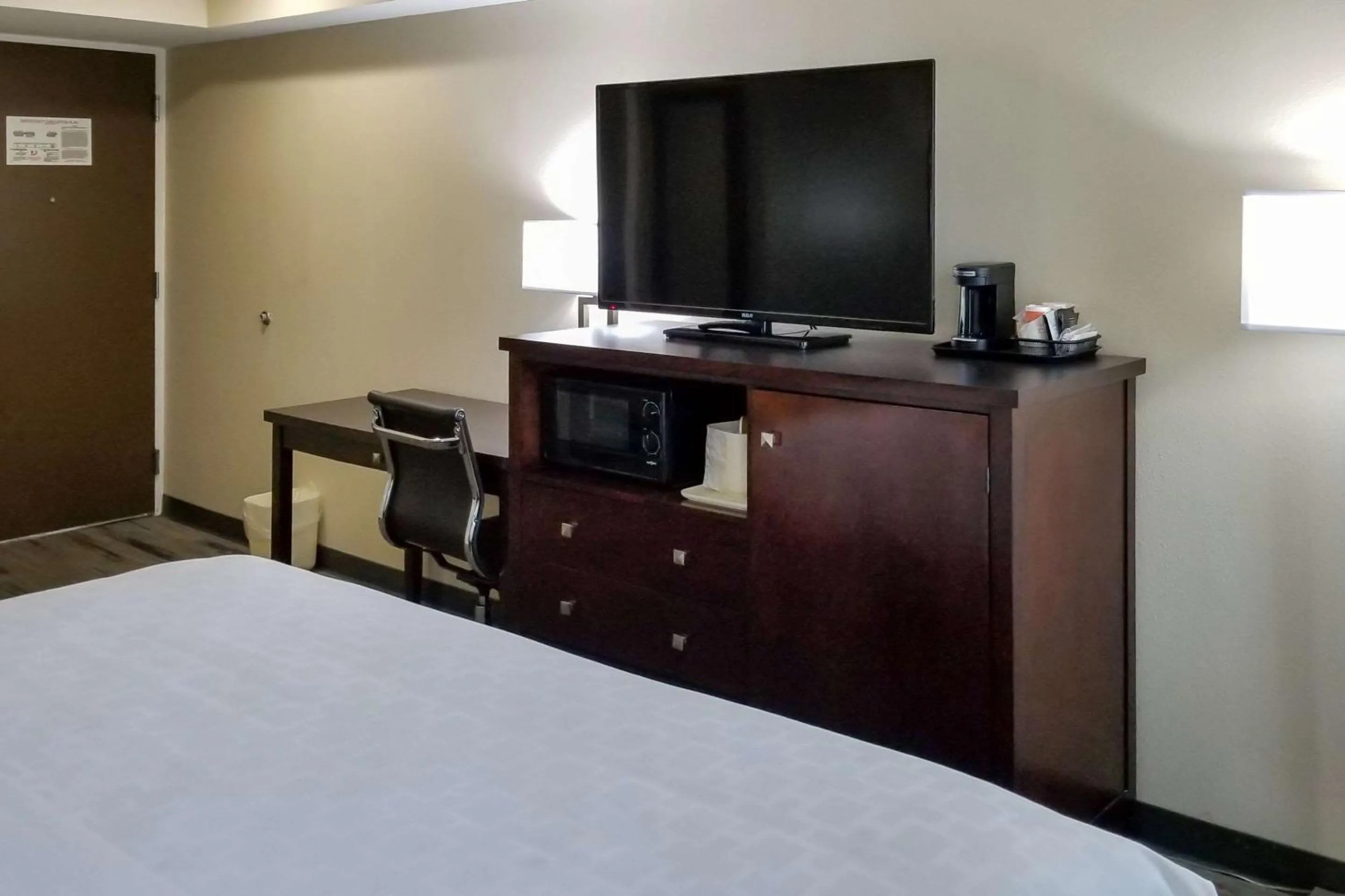 Bedroom in SureStay Plus by Best Western Corydon