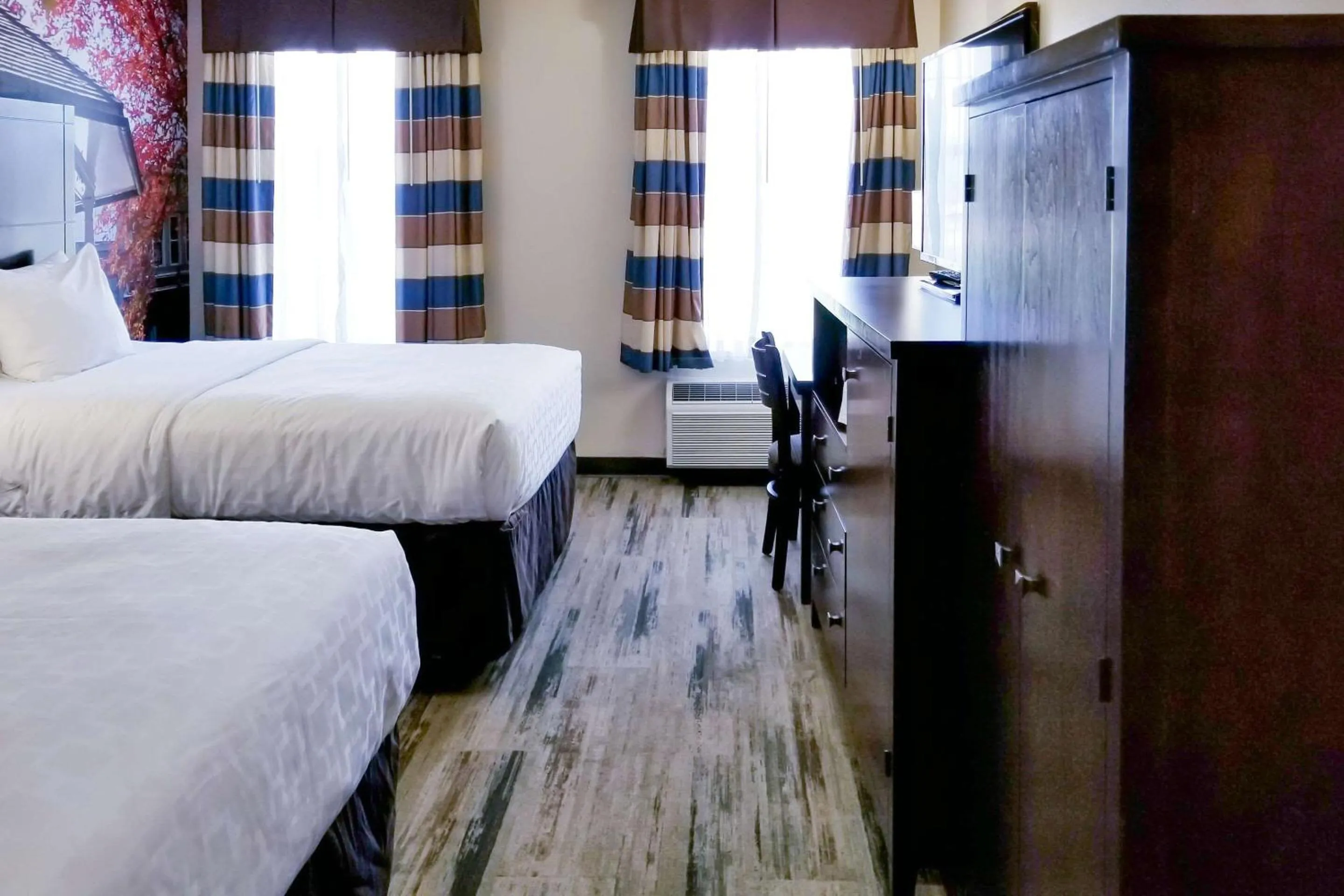 Bedroom in SureStay Plus by Best Western Corydon