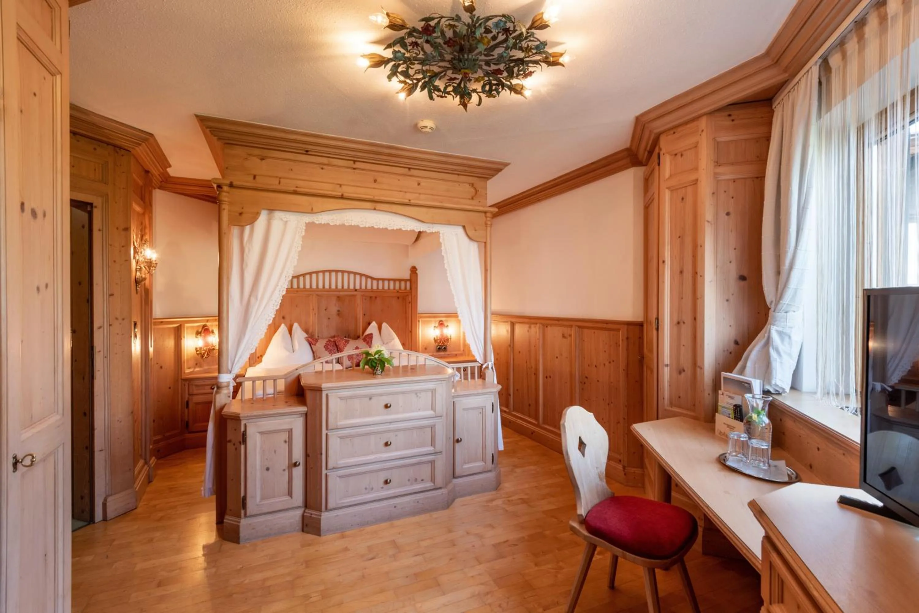 Photo of the whole room in Hotel Tiroler Stuben