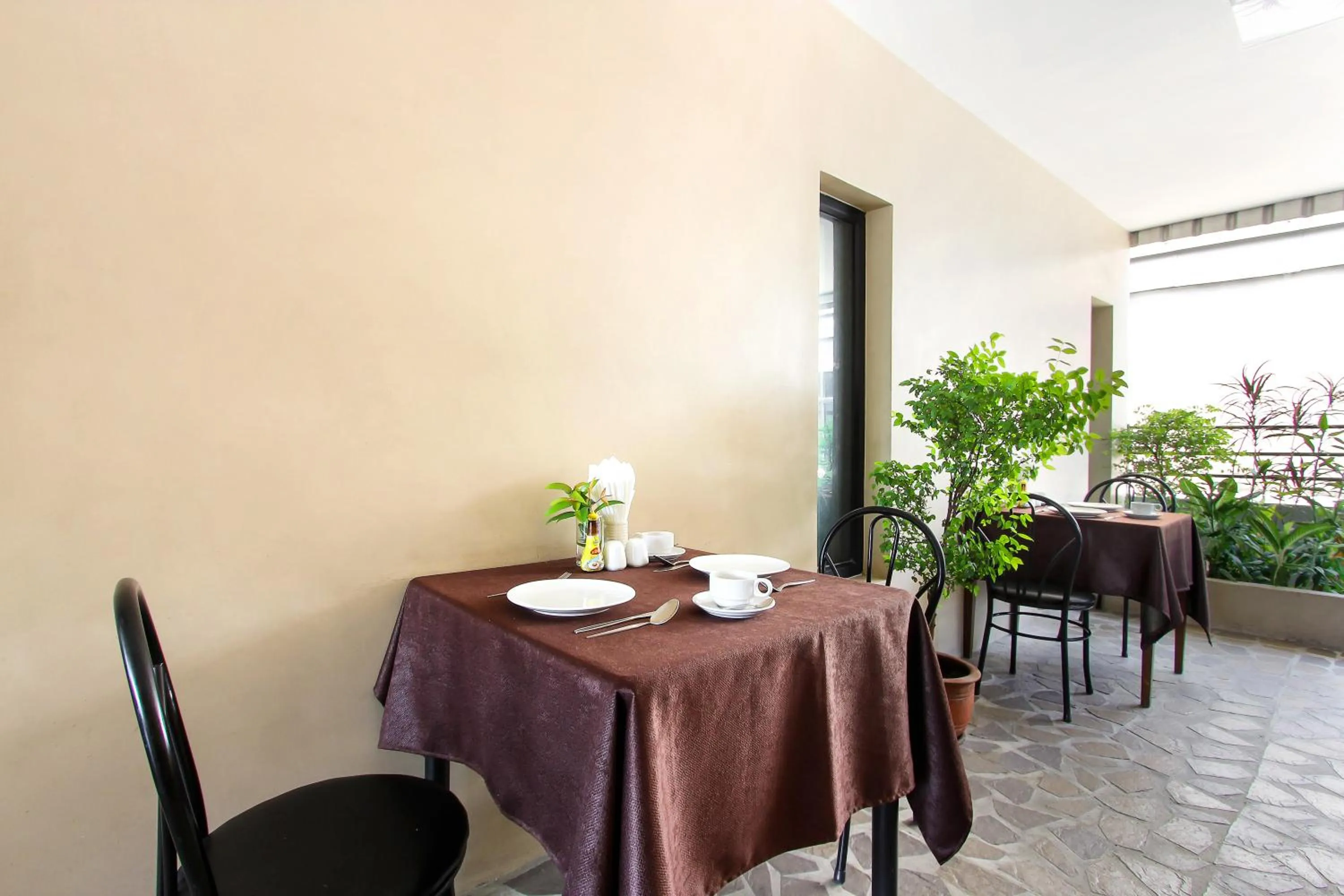 Restaurant/places to eat in Bally Suite Silom