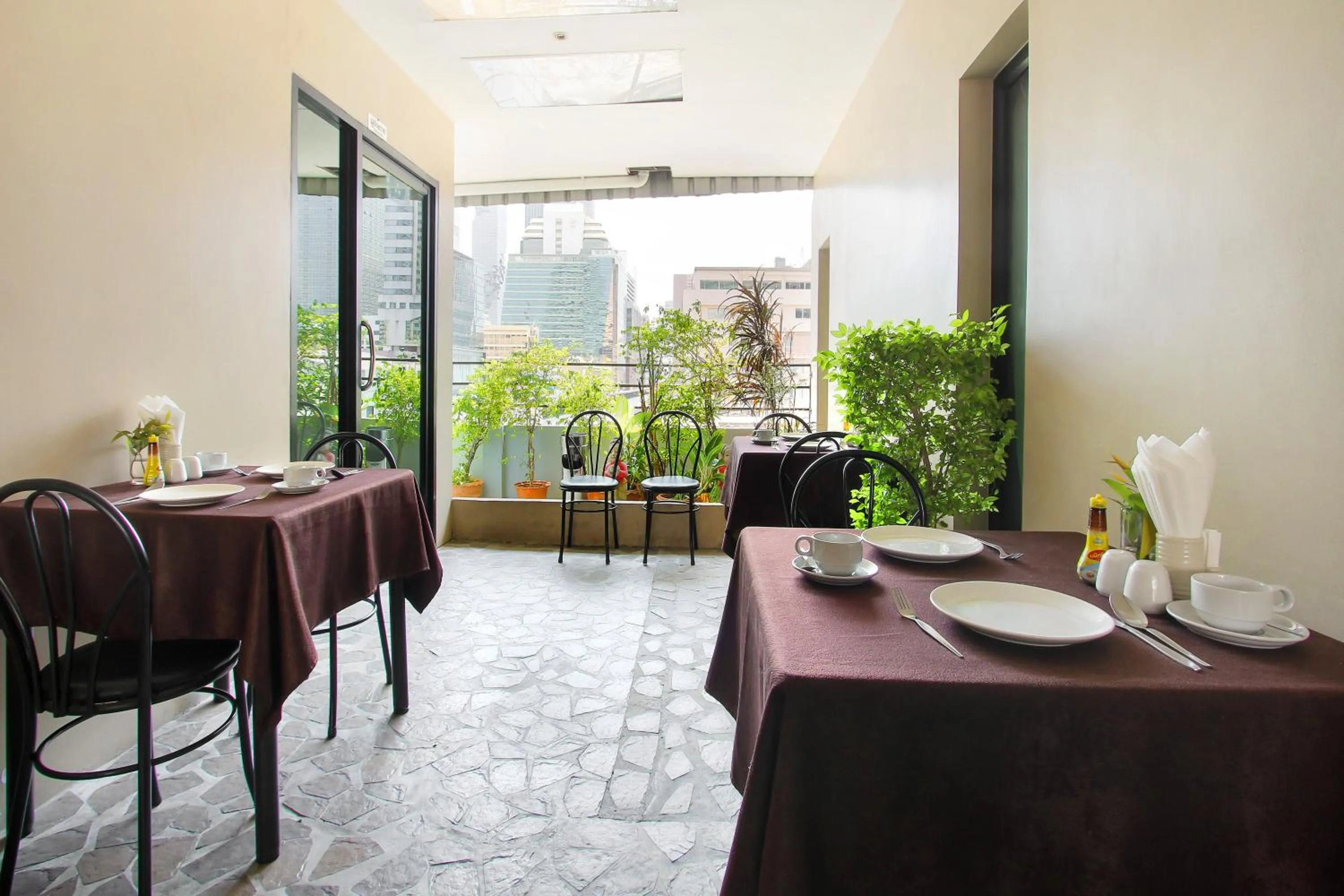 Restaurant/places to eat in Bally Suite Silom