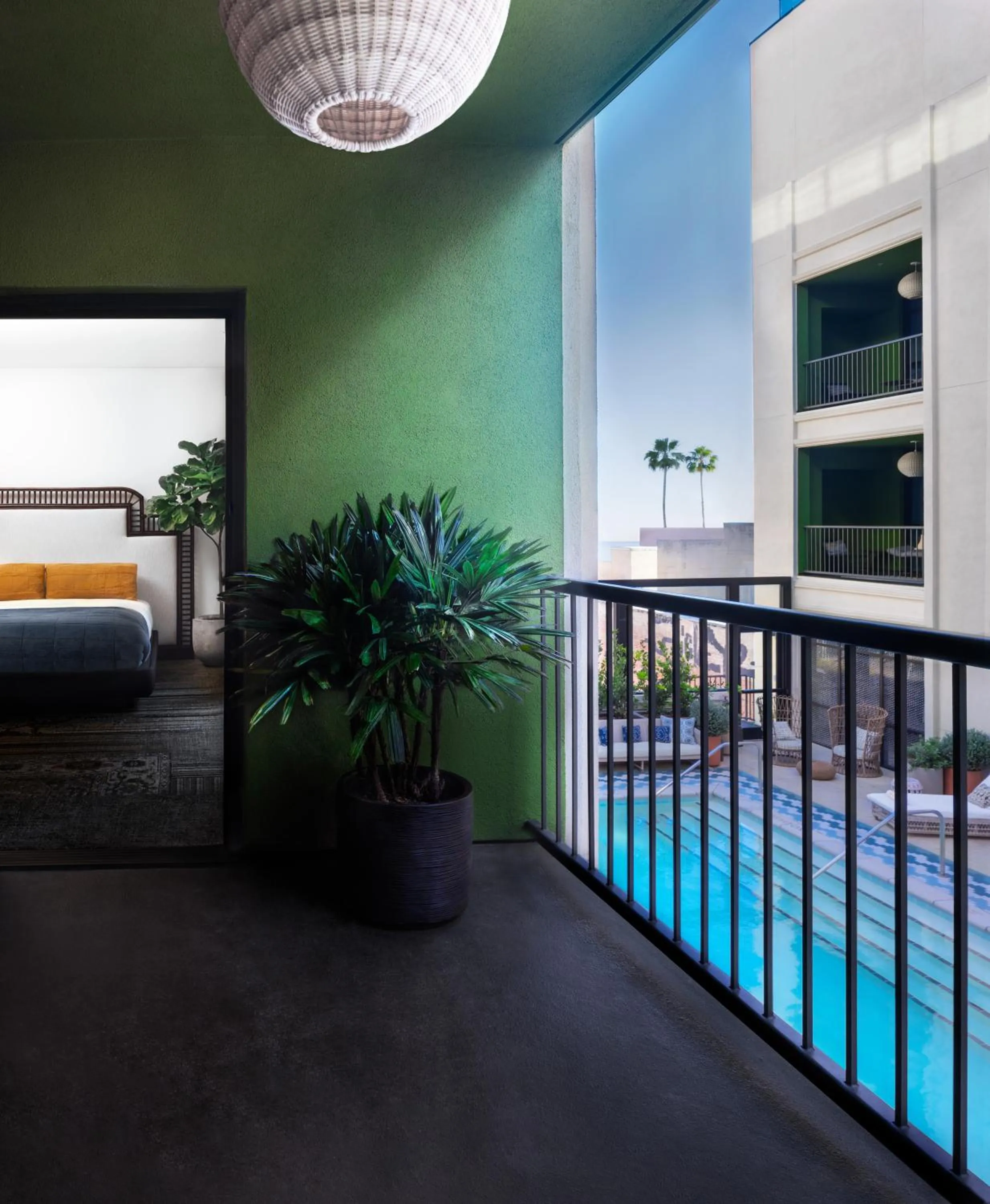 Balcony/Terrace, Bed in The Aster