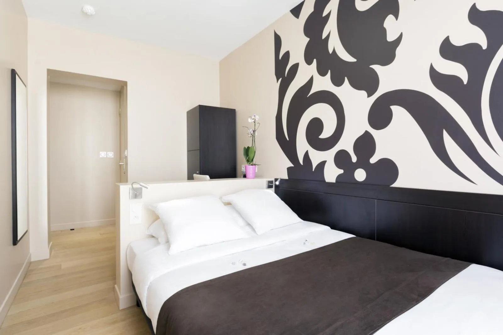 Bed in Hotel Bastille Secret