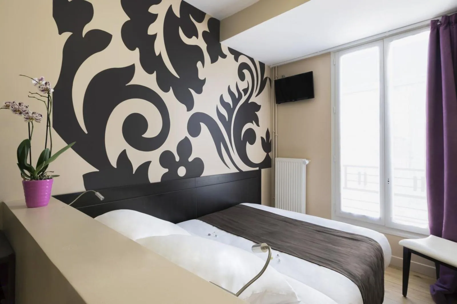 Photo of the whole room, Bed in Hotel Bastille Secret