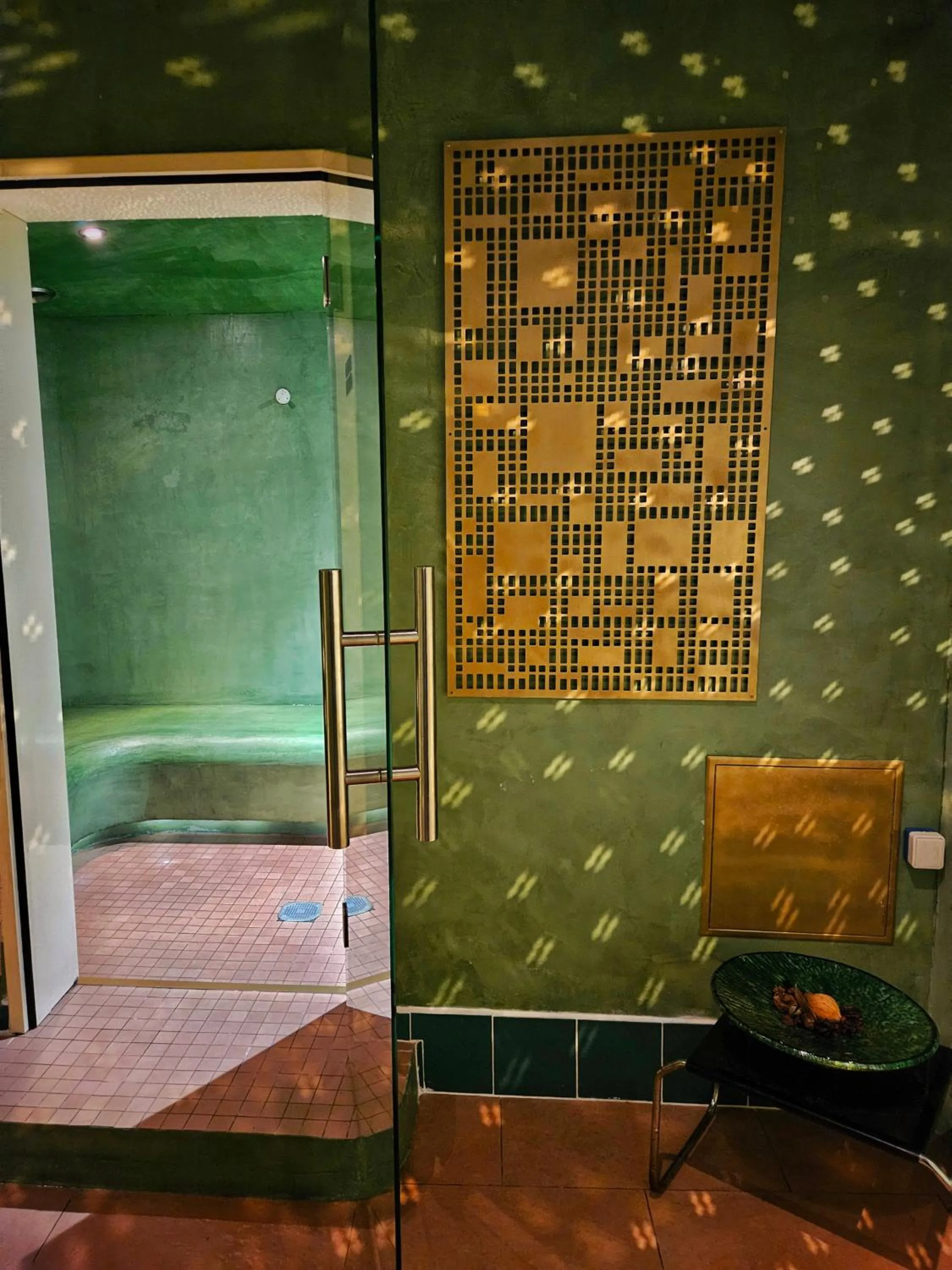 Steam room in Hôtel La Nouvelle République & Hammam