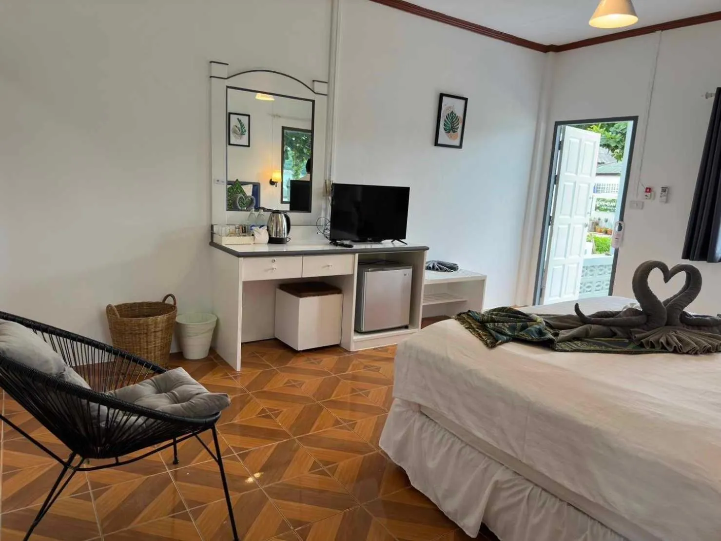 Property building, Bed in Bay Beach Resort