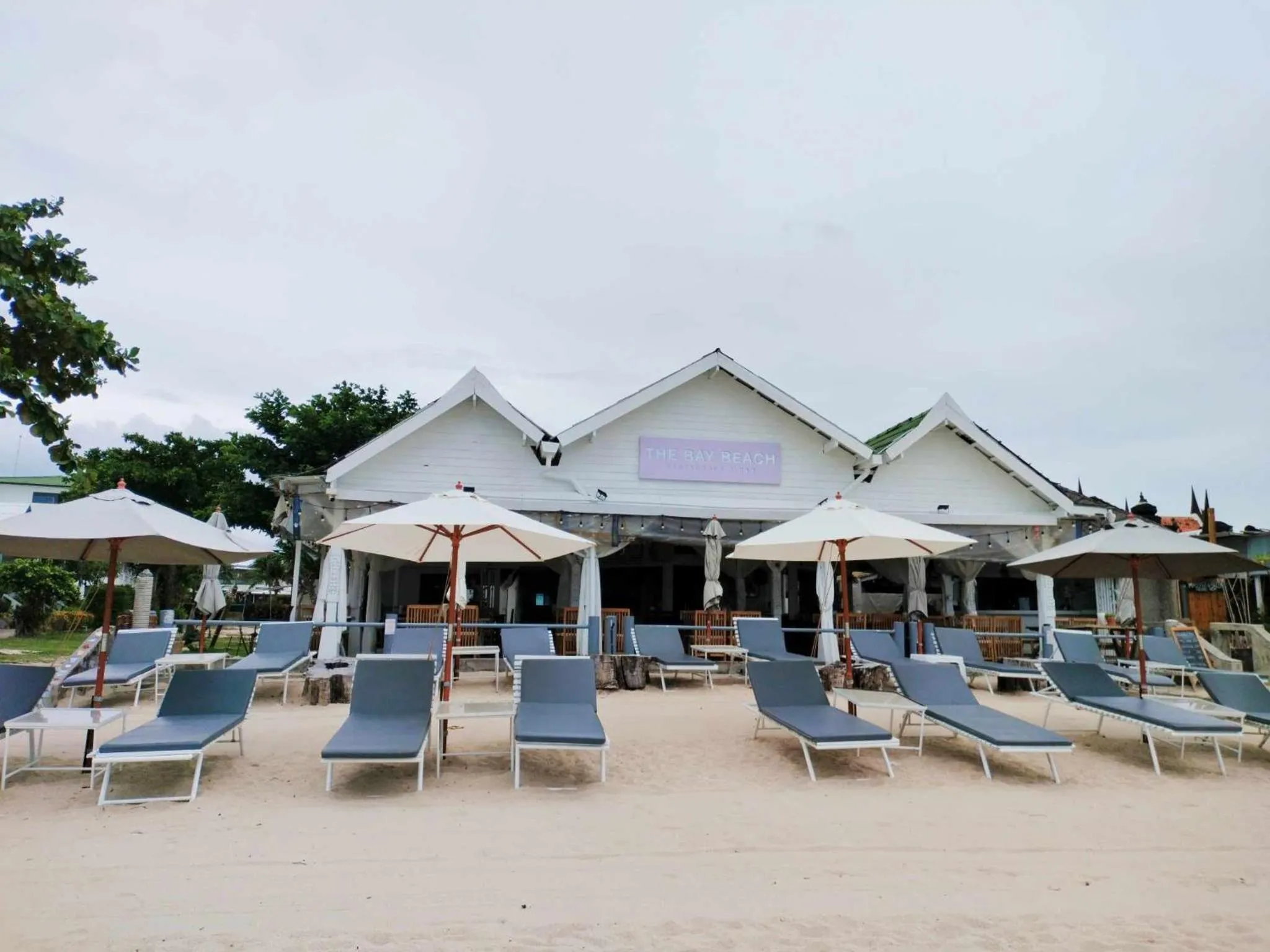 Restaurant/places to eat in Bay Beach Resort