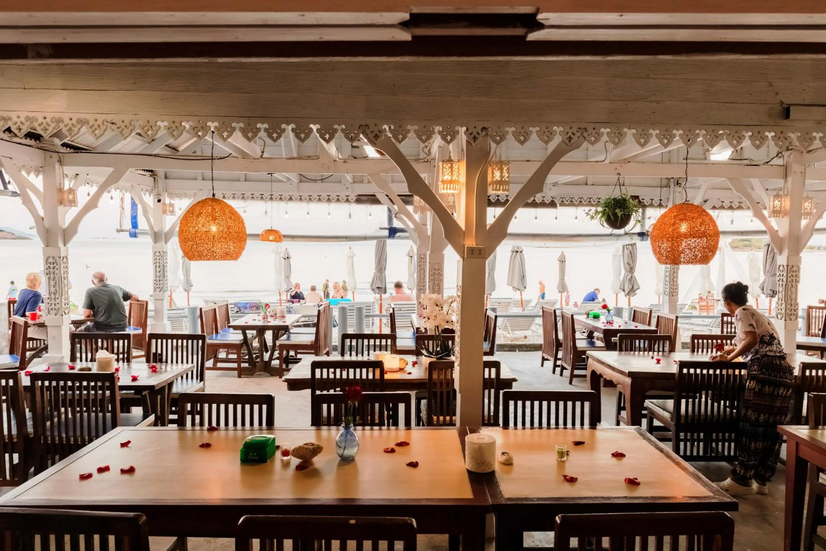 Restaurant/places to eat in Bay Beach Resort