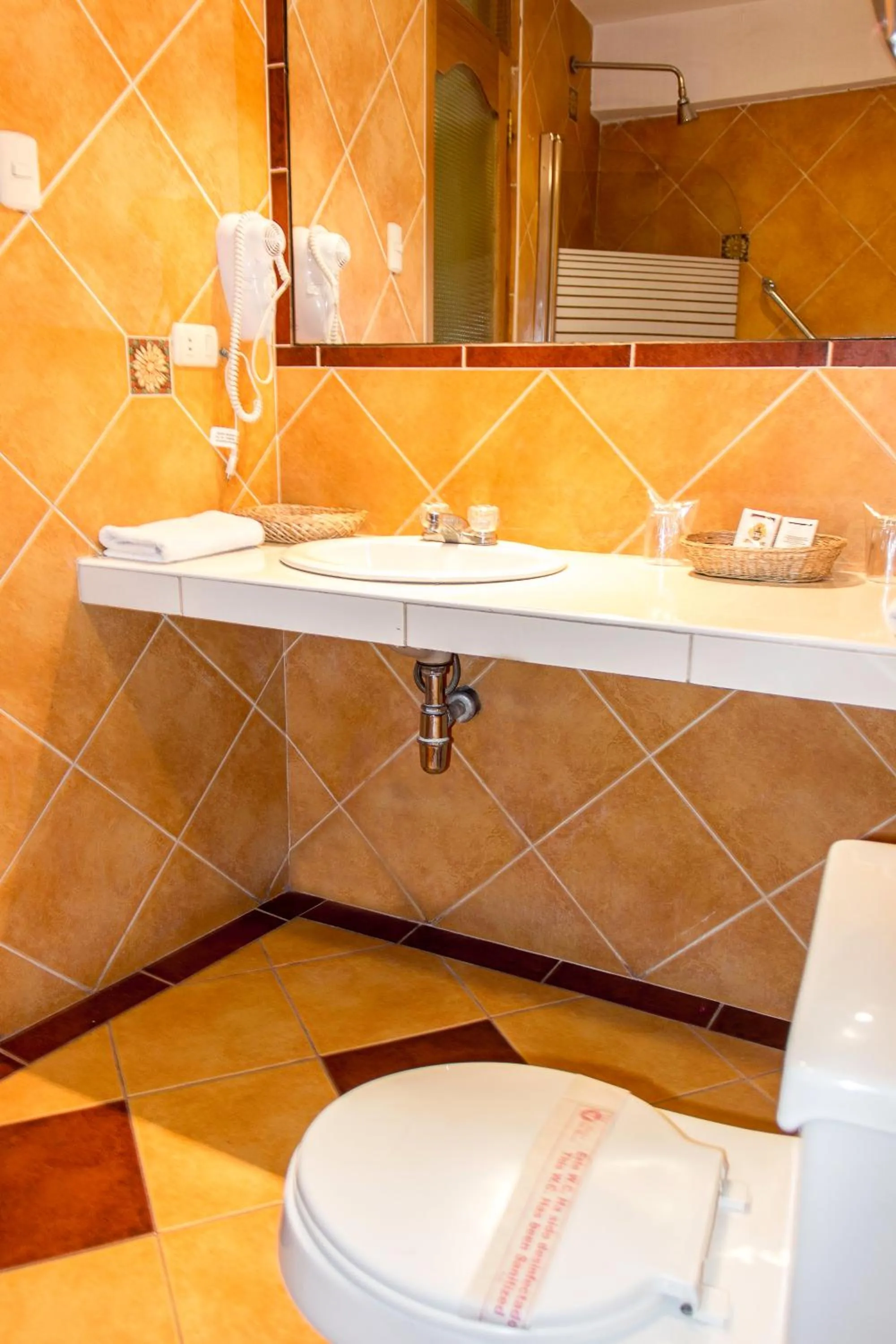 Bathroom in Hotel De la Villa Hermoza